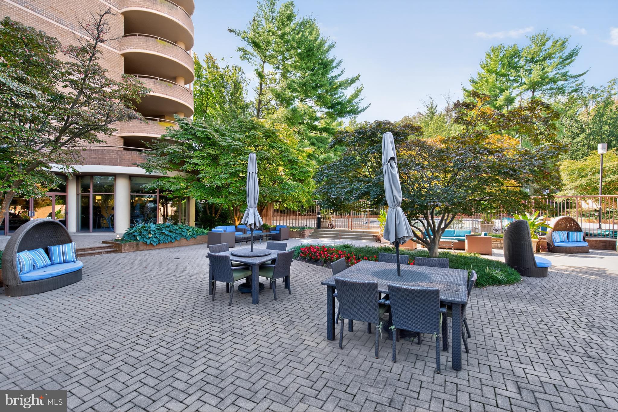 GROSVENOR PARK TOWNHOME CONDOMINIUMS - Residential