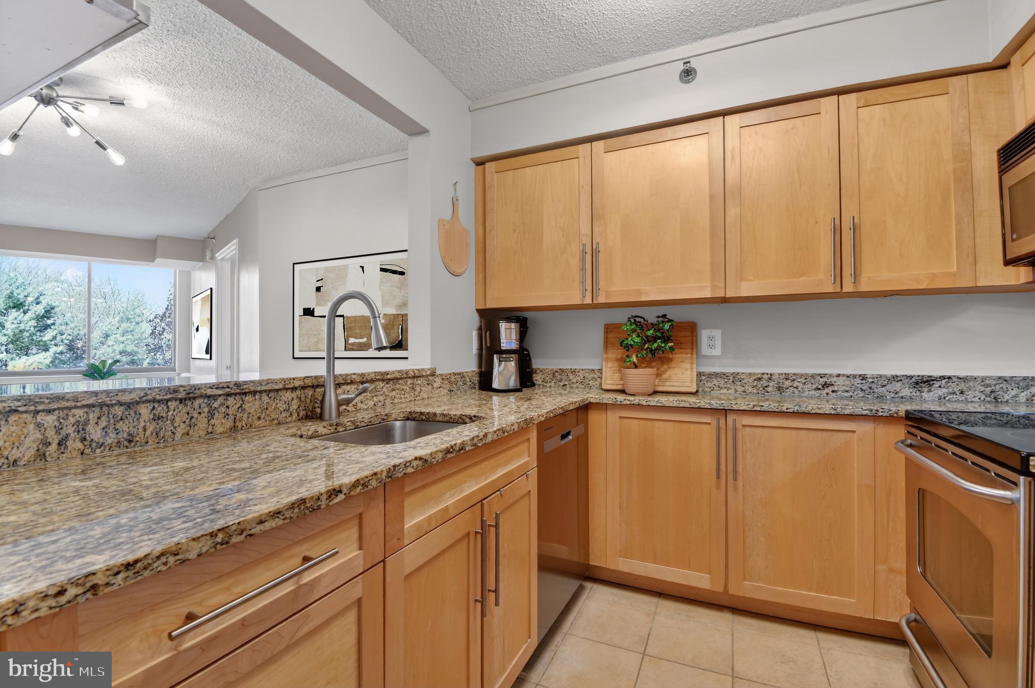 GROSVENOR PARK TOWNHOME CONDOMINIUMS - Residential