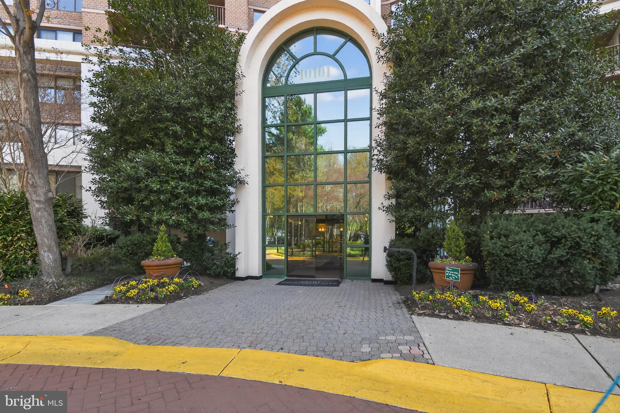 GROSVENOR PARK TOWNHOME CONDOMINIUMS - Residential