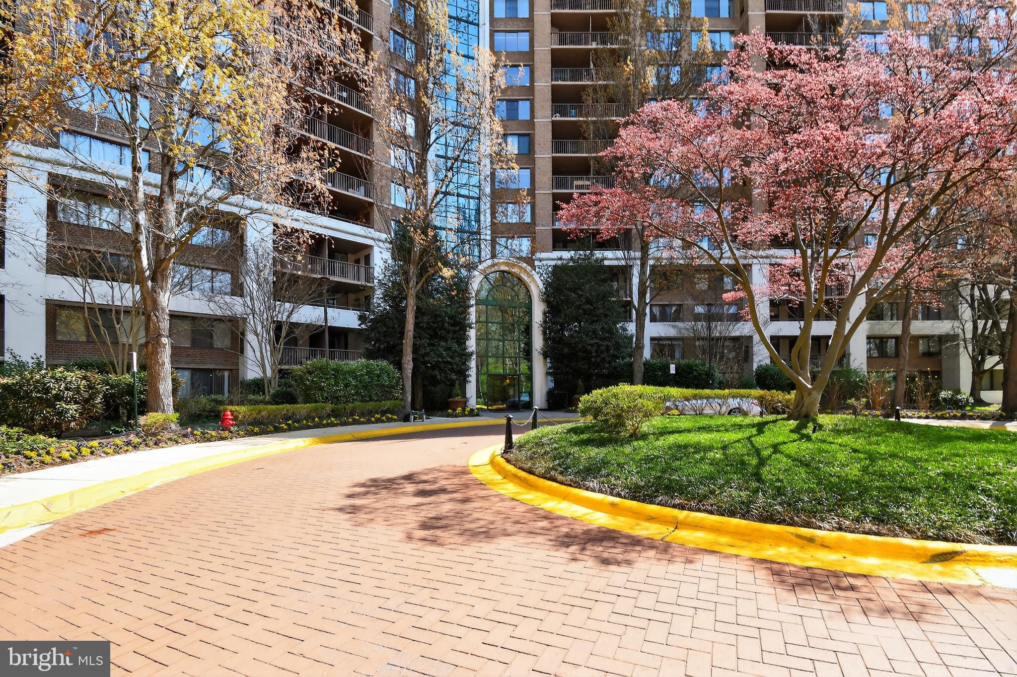 GROSVENOR PARK TOWNHOME CONDOMINIUMS - Residential