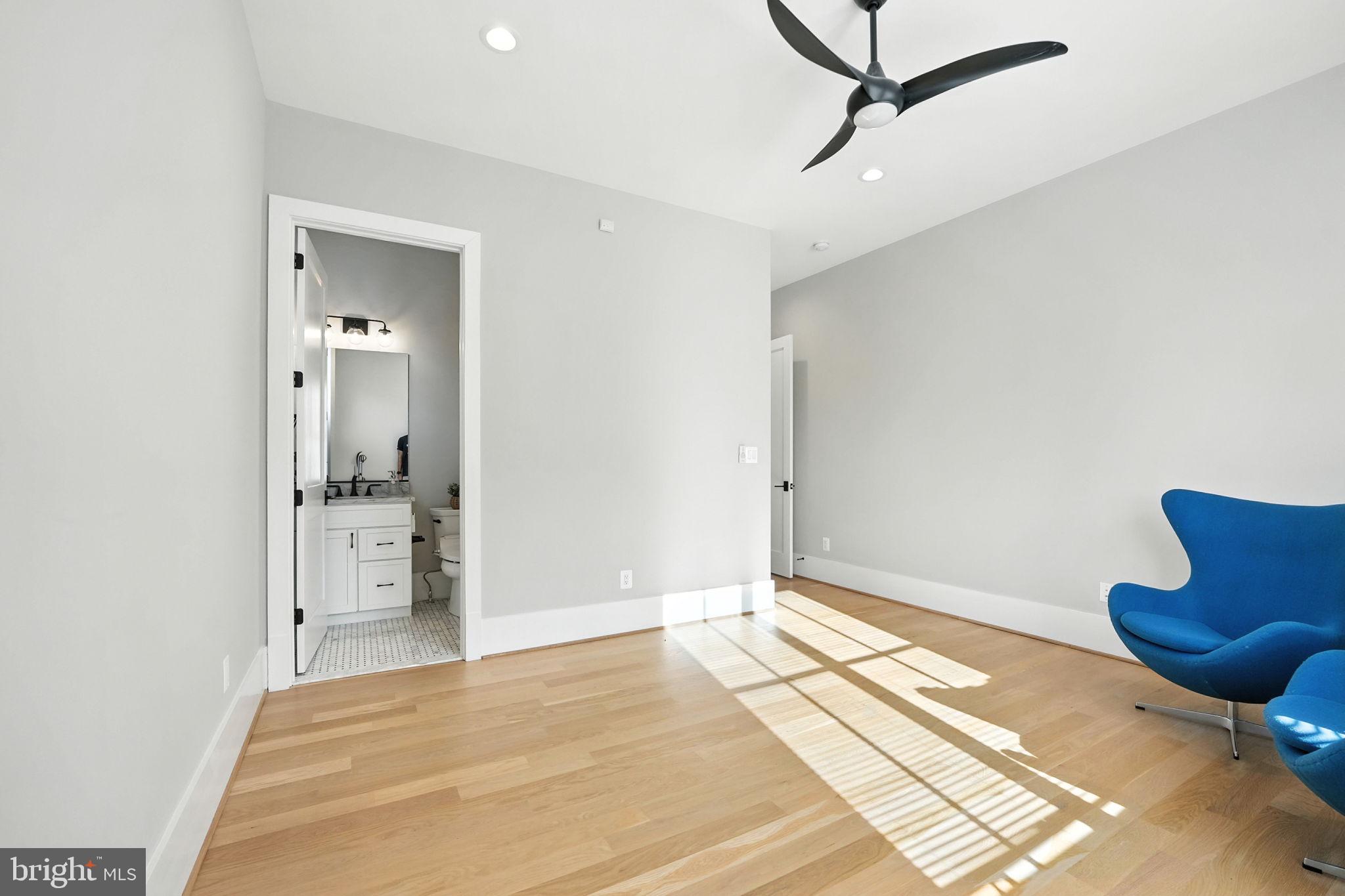 BROYHILL GLEN GARY PARK - Residential
