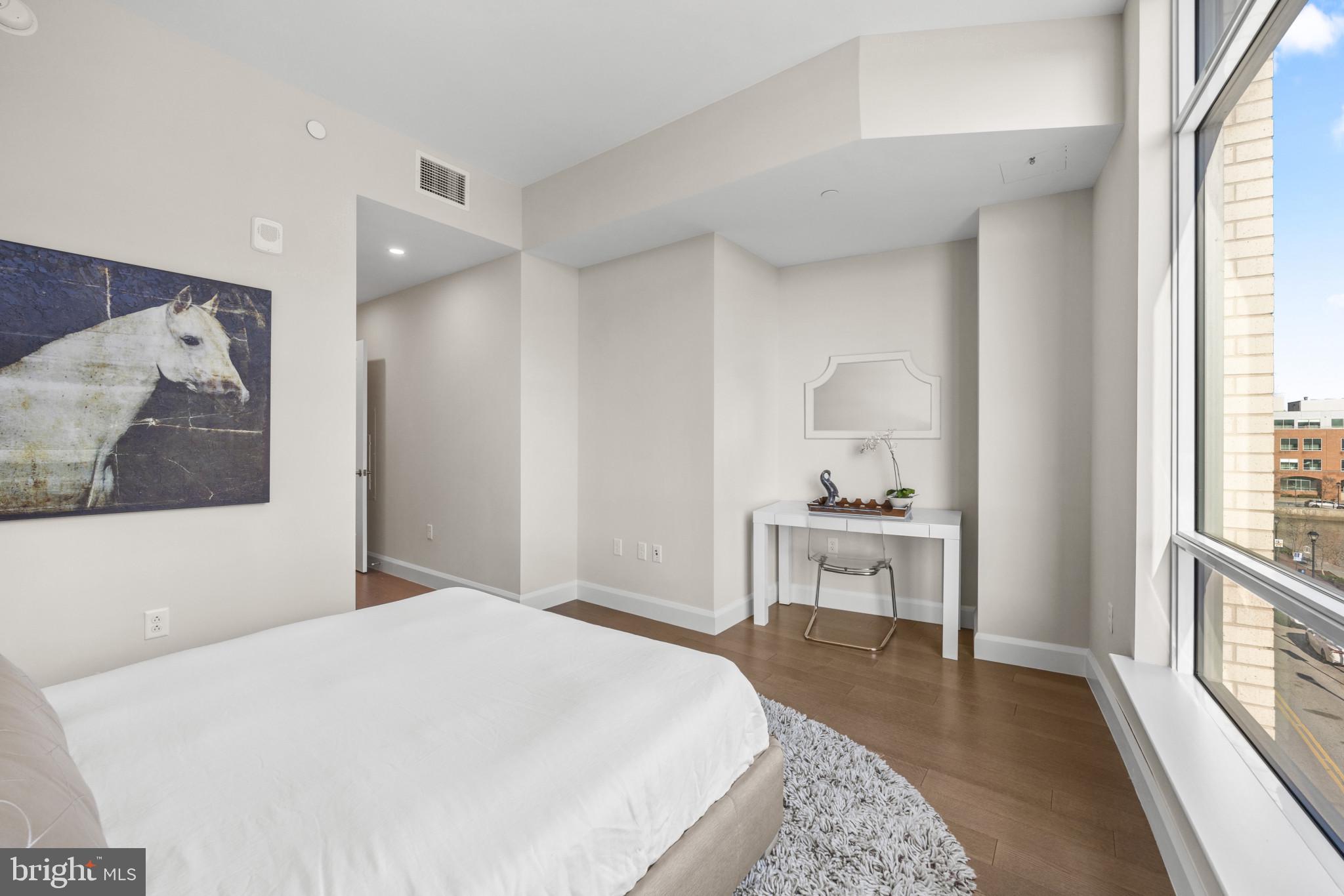 HARBOR EAST - Residential