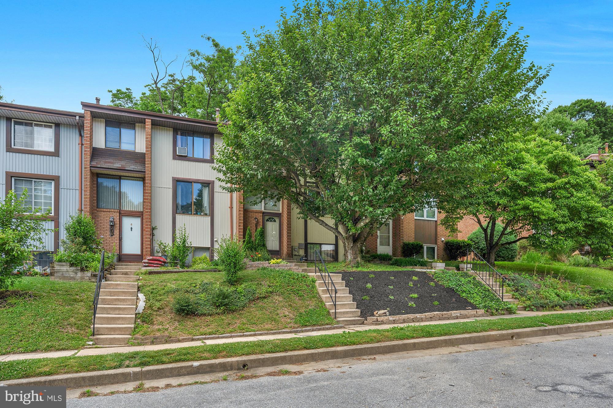 SUMMIT TOWNHOUSES - Residential