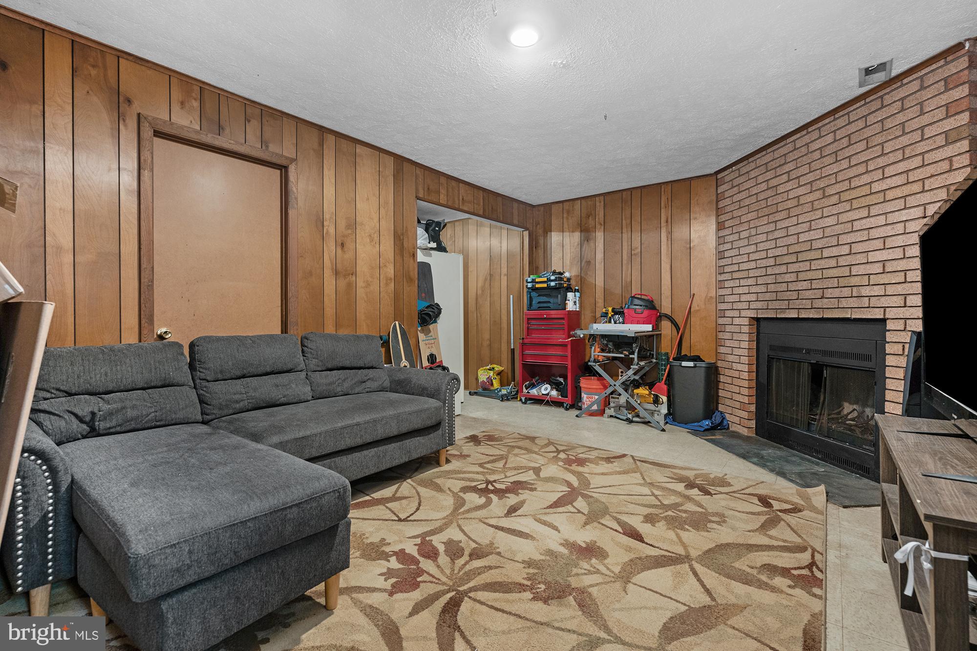 SUMMIT TOWNHOUSES - Residential