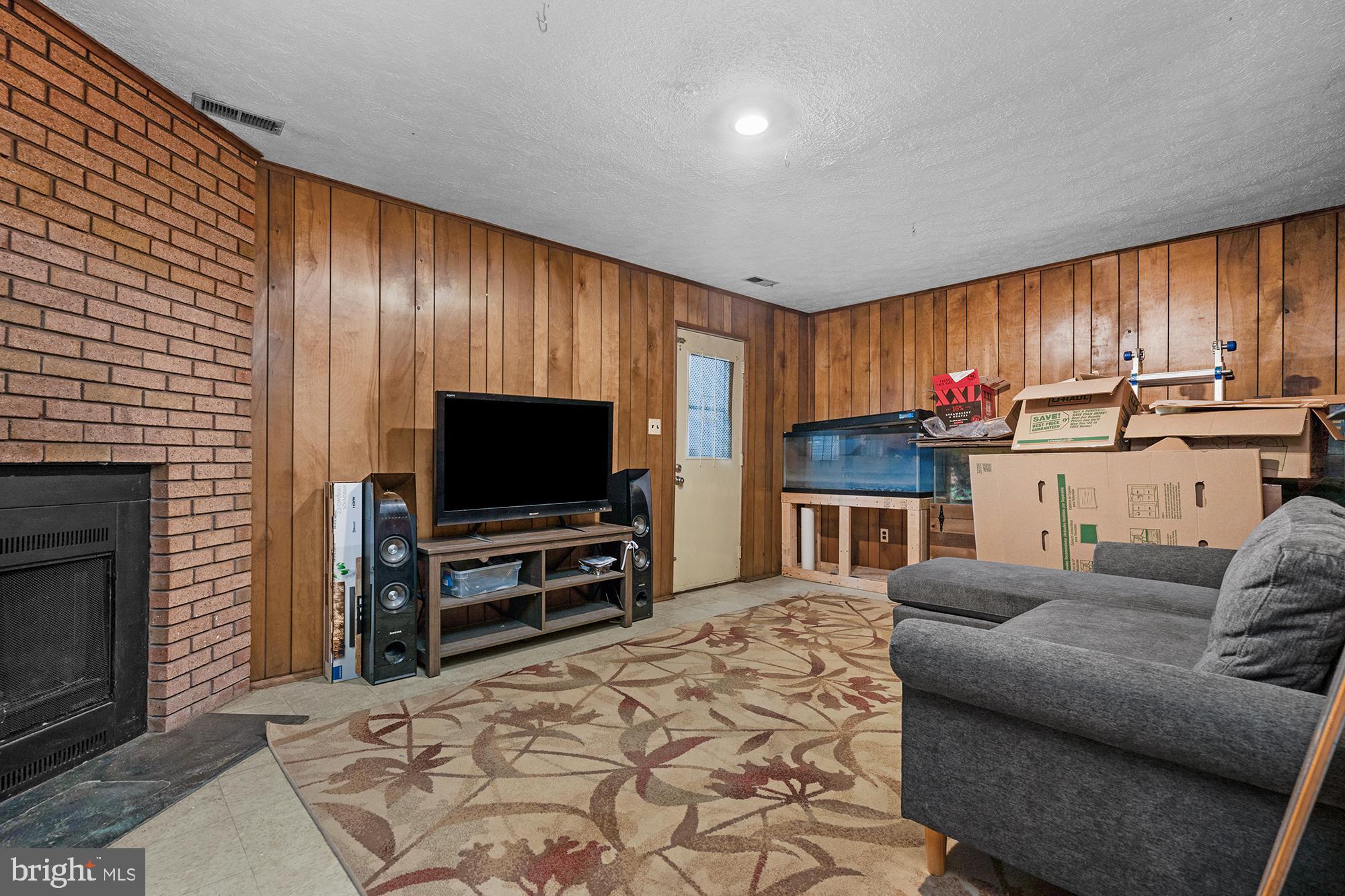 SUMMIT TOWNHOUSES - Residential