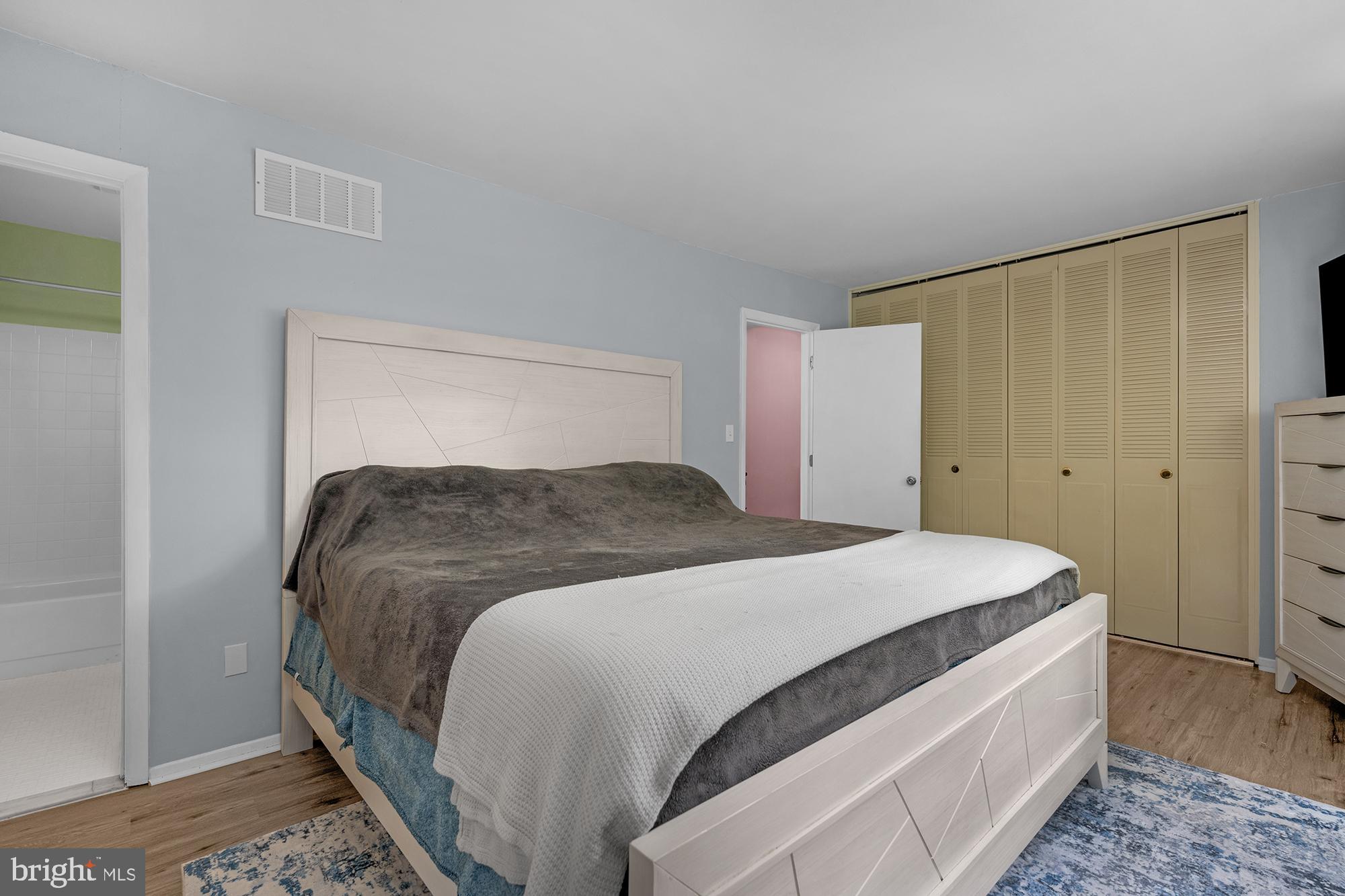 SUMMIT TOWNHOUSES - Residential