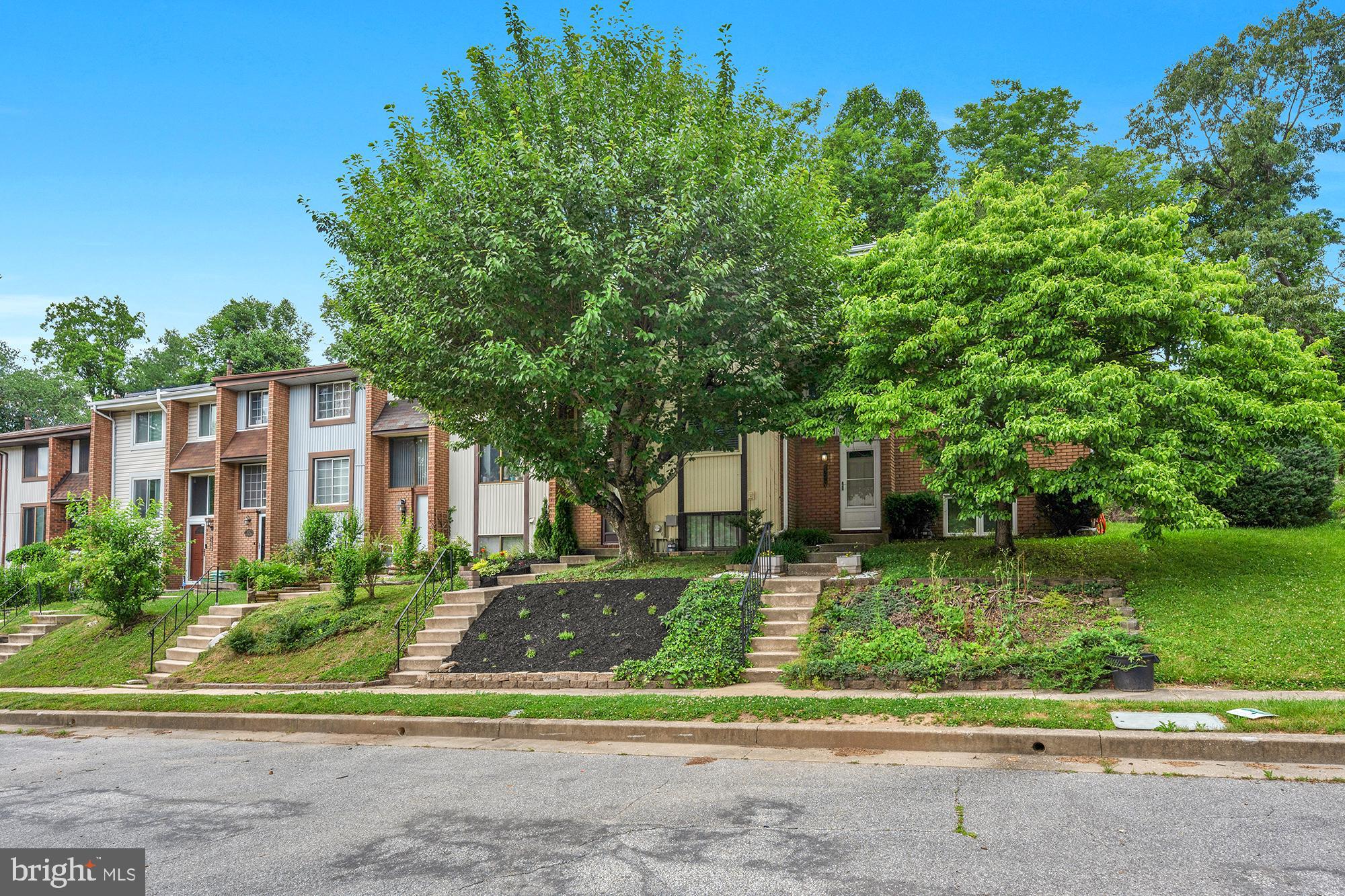 SUMMIT TOWNHOUSES - Residential
