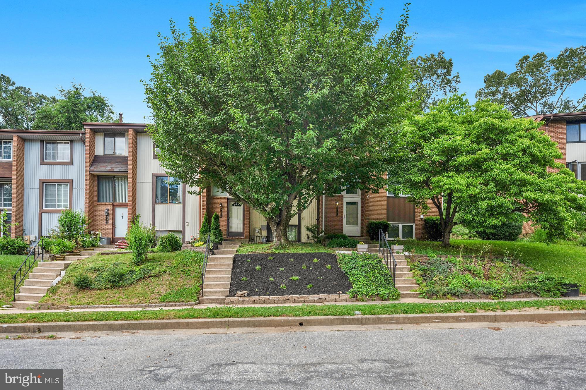 SUMMIT TOWNHOUSES - Residential