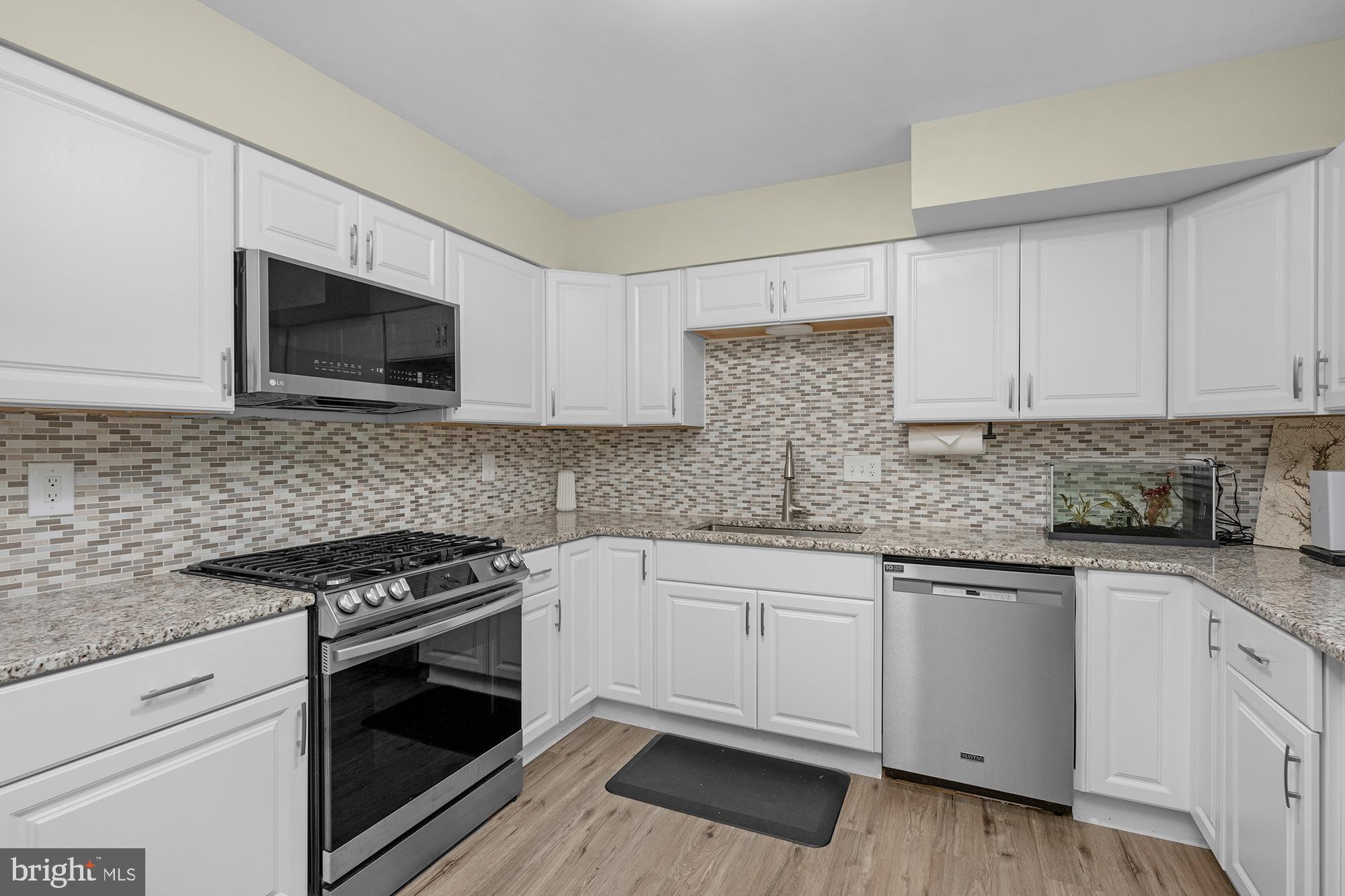 SUMMIT TOWNHOUSES - Residential