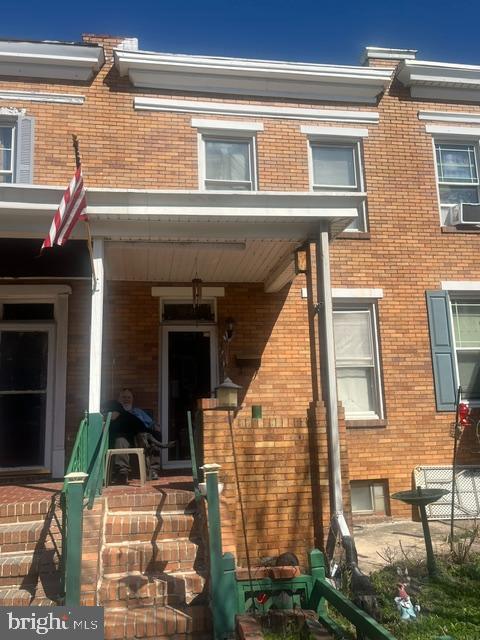 Calling all investors! Here is the property you have been looking for! 2 bed 1 bath. Nice property with great bones. Roof is 5 years old. Hot water heater is 4 years old. Porch was redone 6 years ago! Inside will need your personal touch. Will make a great flip once your personal touch is added. Or even a rent and hold if that is your interest.

Thank You!