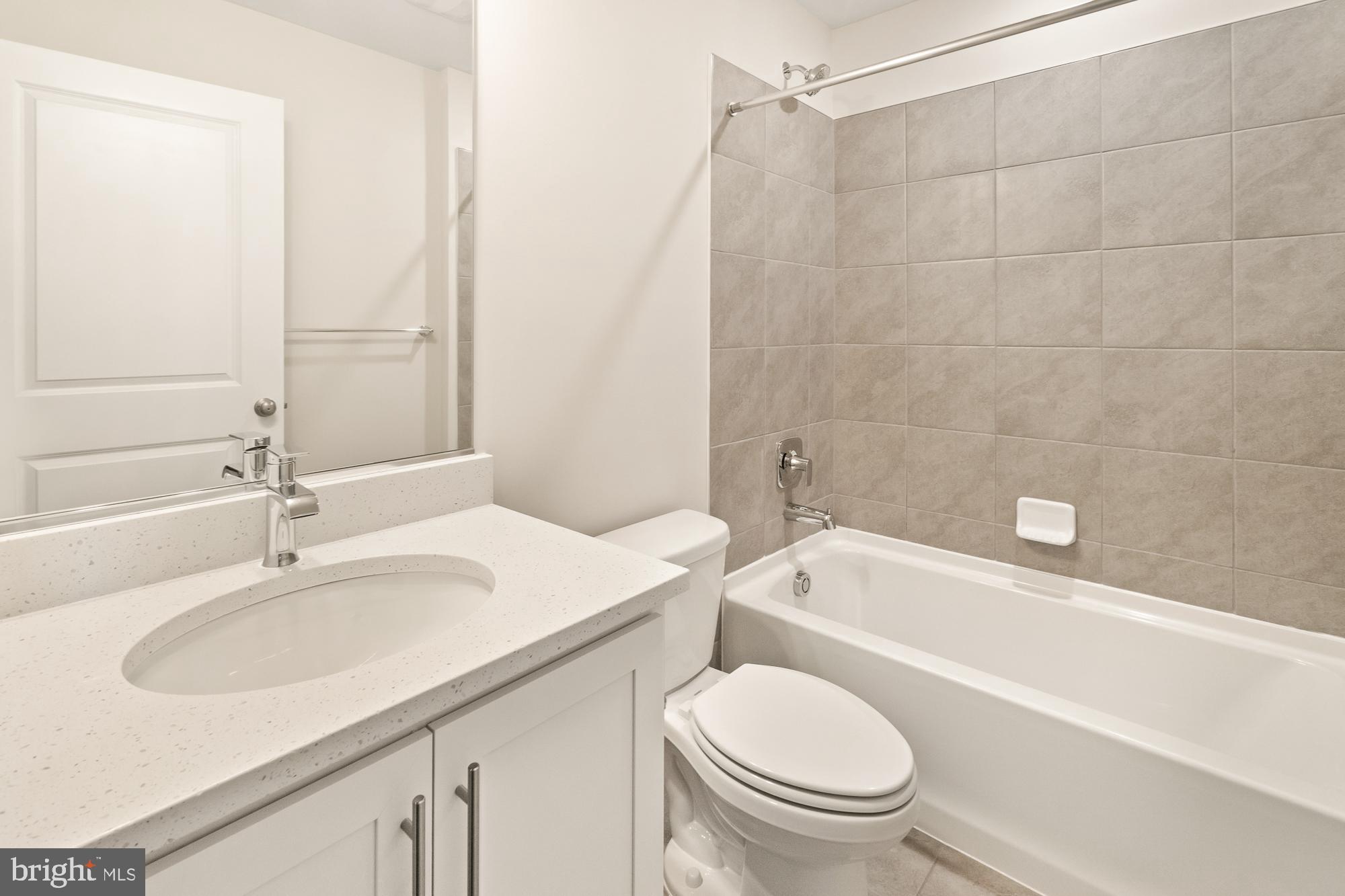 RENN QUARTER - Residential Lease