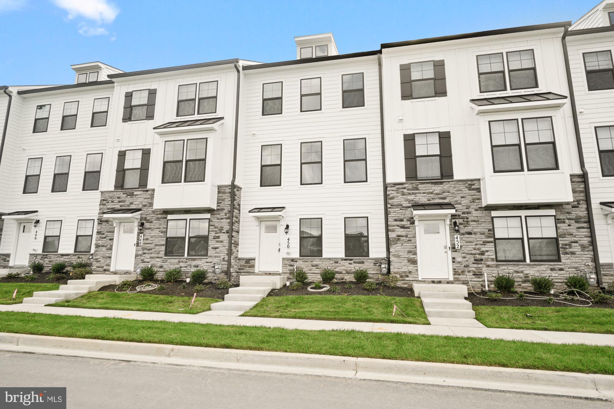RENN QUARTER - Residential Lease