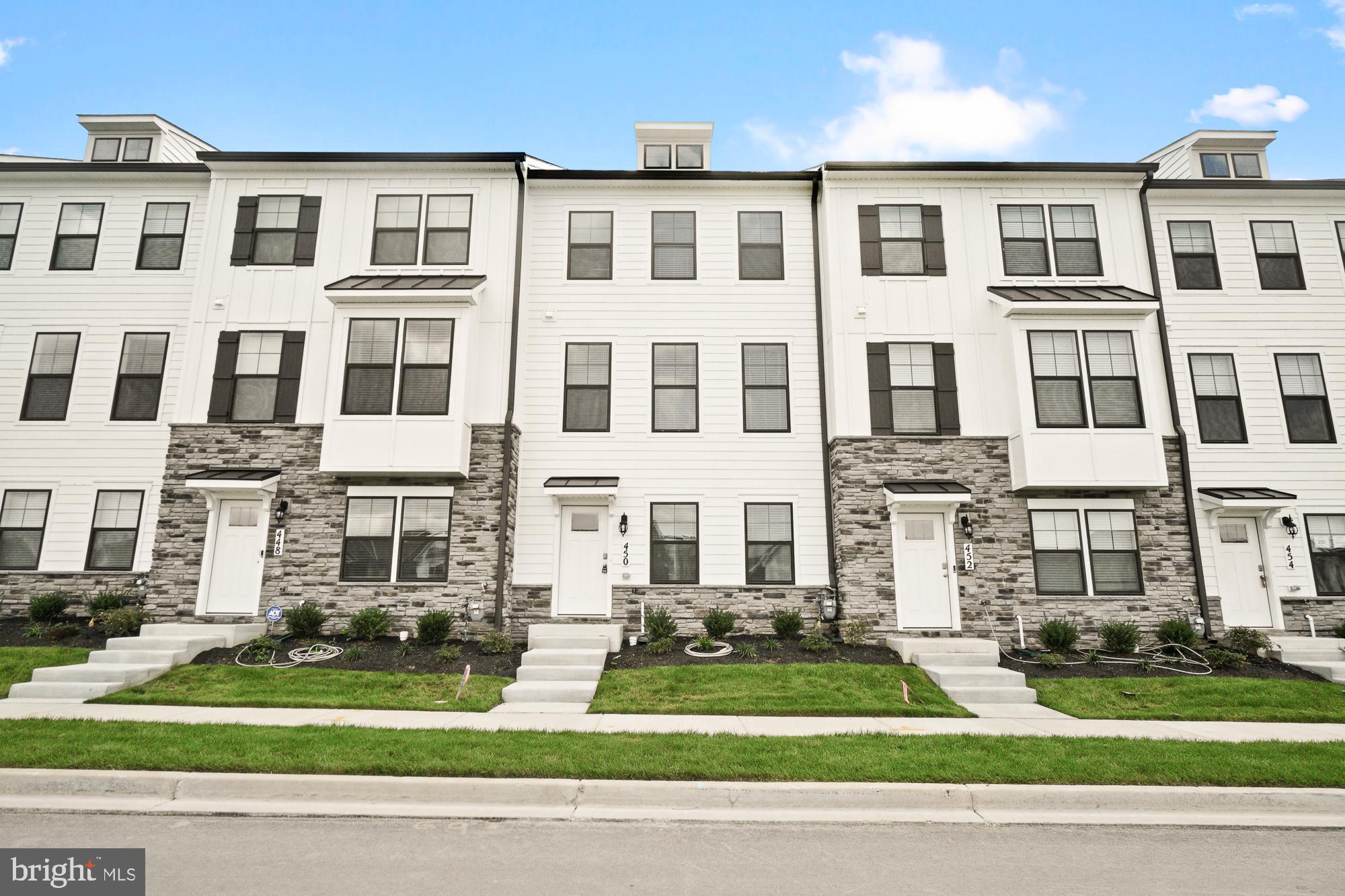 RENN QUARTER - Residential Lease