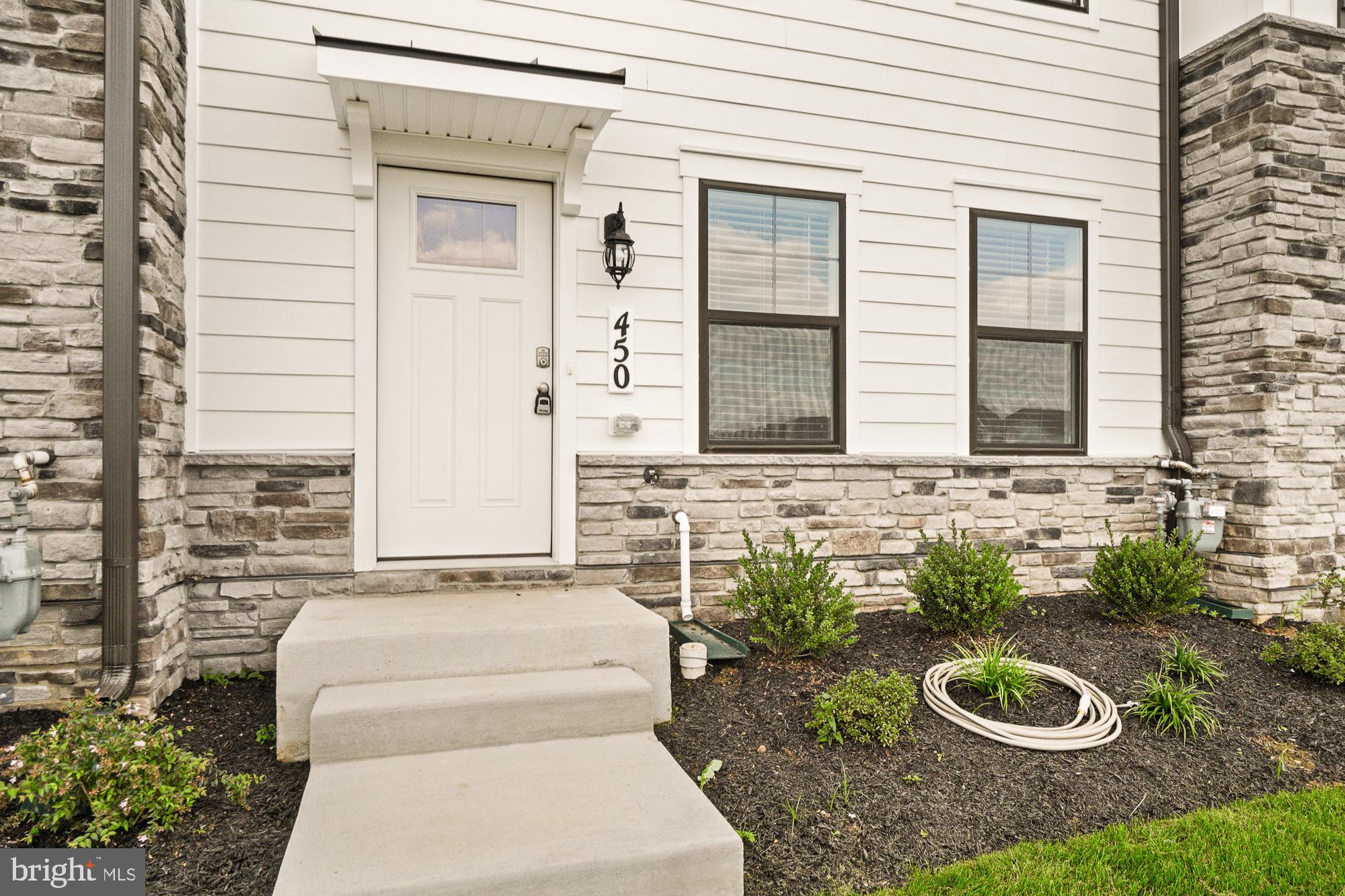 RENN QUARTER - Residential Lease