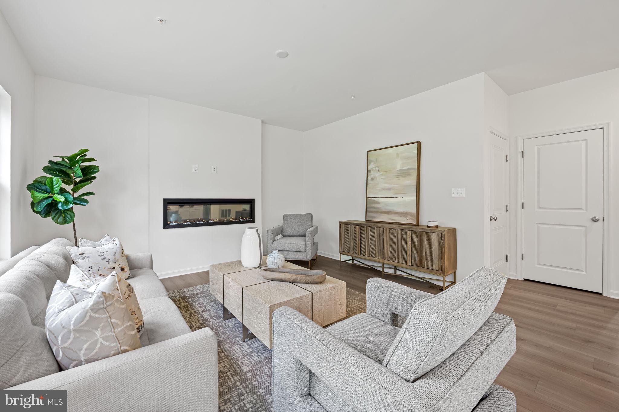 RICHMOND HILLS - Residential