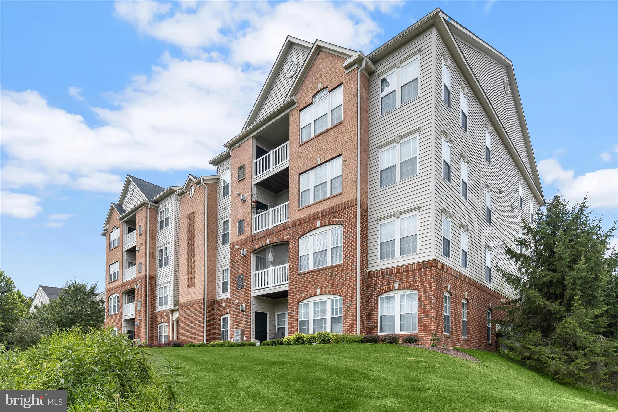 HEARTHSTONE AT VILLAGE CREST CONDOMINIUMS - Residential