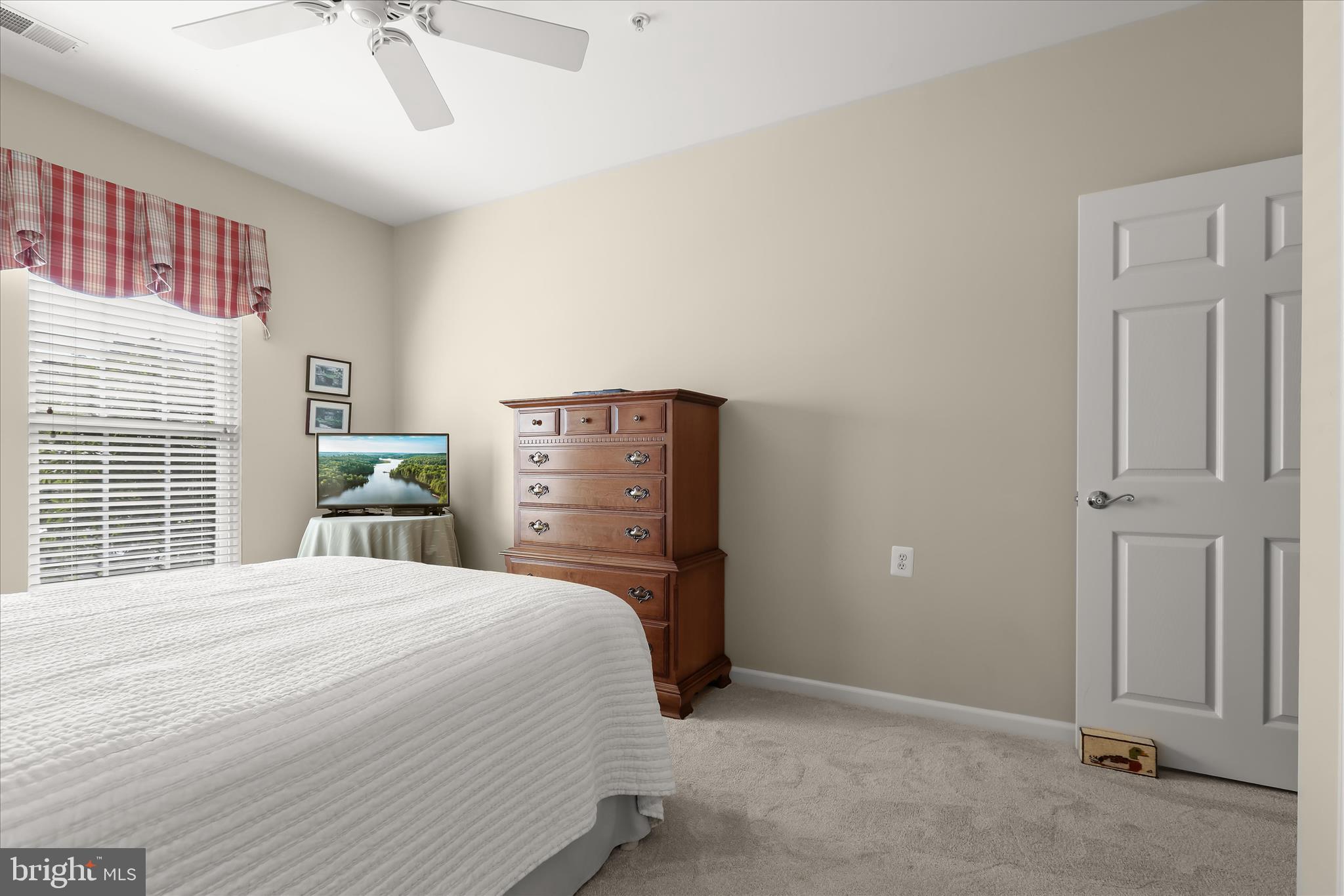 HEARTHSTONE AT VILLAGE CREST CONDOMINIUMS - Residential