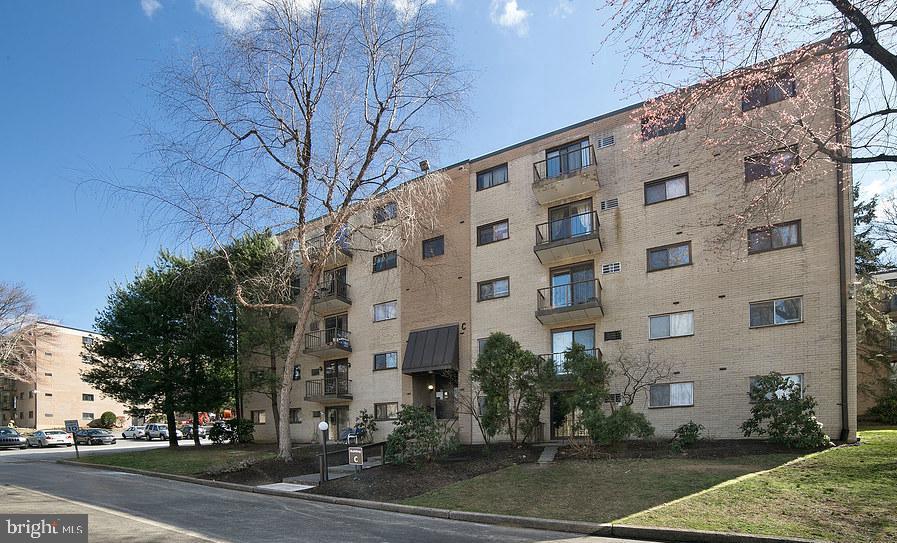 Opportunity knocks in Haverford Hill  in the sought-after "C" building.  Here’s your chance to own a home in the desirable Haverford Hill community—featuring a pool, playground, and a location within the highly regarded Haverford School District. This clean, updated 1 bedroom condo is ready for its next chapter. You’ll appreciate the large living room with air conditioning, updated full bathroom, and a generous bedroom with walk-in closet. The unit has an updated kitchen with stainless steel appliances and the renovated bathroom has a shower/tub combo. The monthly condo fee includes exterior maintenance (including the roof), snow removal, landscaping, common areas, and access to the community pool and playground. Laundry in each building. Whether you're looking to make this home your own or seeking a smart investment opportunity this condo offers incredible potential. Parking in the front and back of the building.  Conveniently located minutes to a large shopping center and public transportation, close to West Chester Pike,  Rt-476, and Rt-1 .