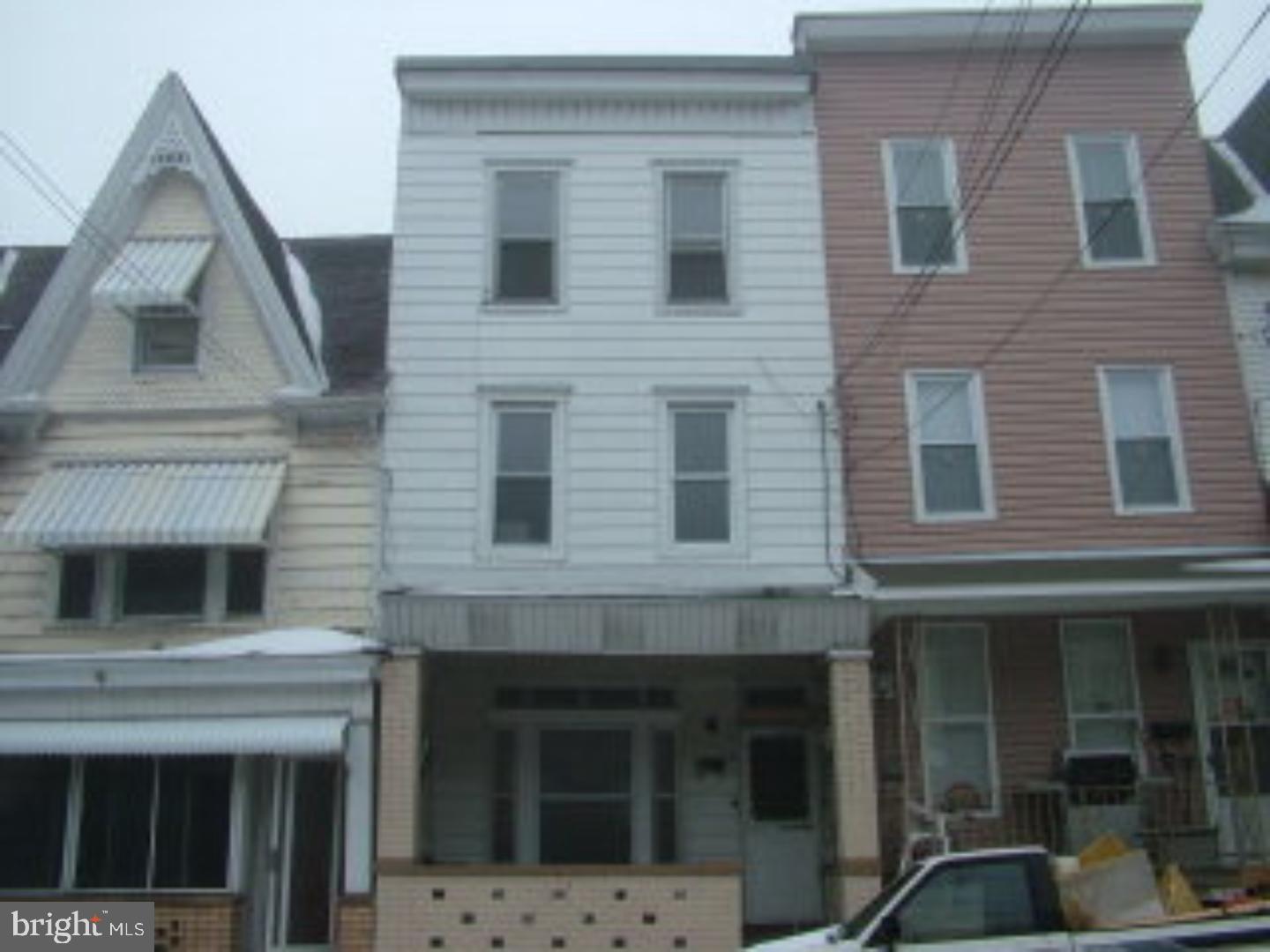 Nice property could be used as a 2 unit rental, there is a kitchen on the 3rd floor, 95% of the windows in the house are vinyl replacement windows, new wiring 100 amp breaker box, Very large property that needs some tlc, Roofing material included (rubber and 2 insulation) Open to offers, must sell. Great investment oppertunity. NO SELLER DISCLOSURE AS/IS. Owner is a licensed pa real estate agent. Color: White Amp: 100
