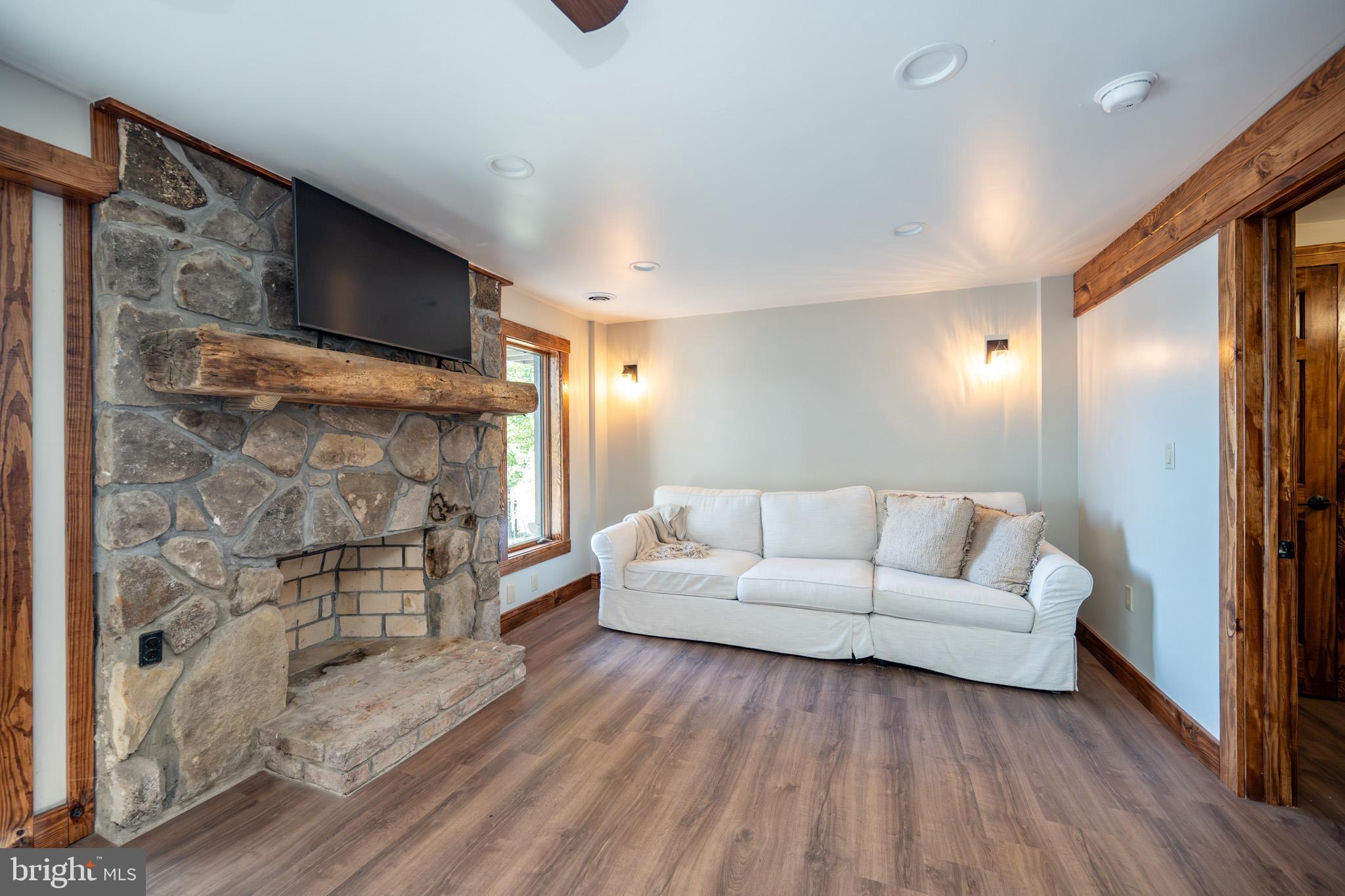 LAKE SHORE DRIVE - Residential