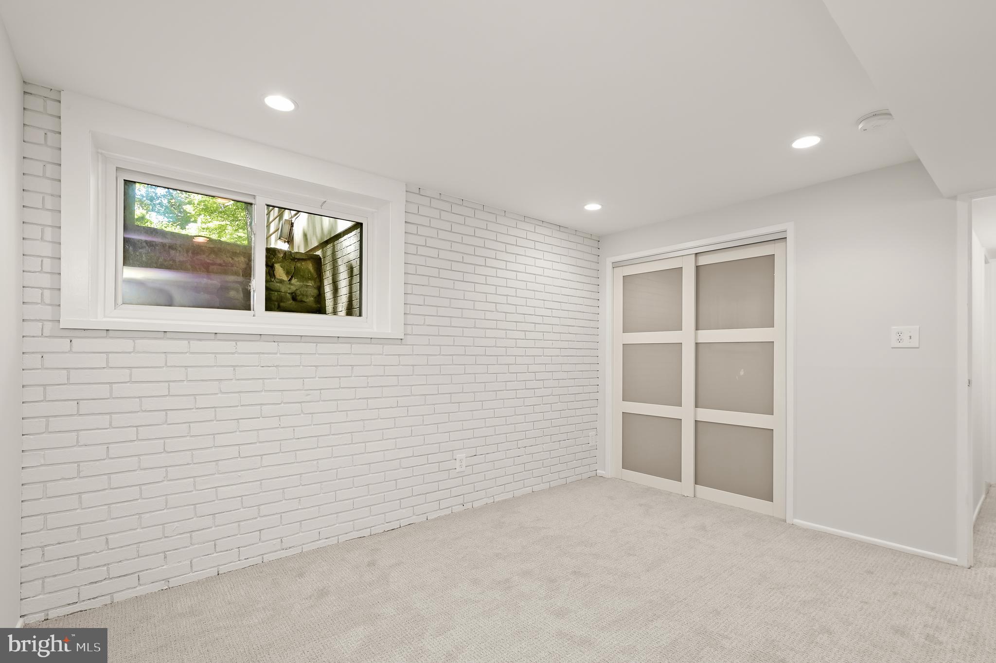 CARDEROCK SPRINGS - Residential