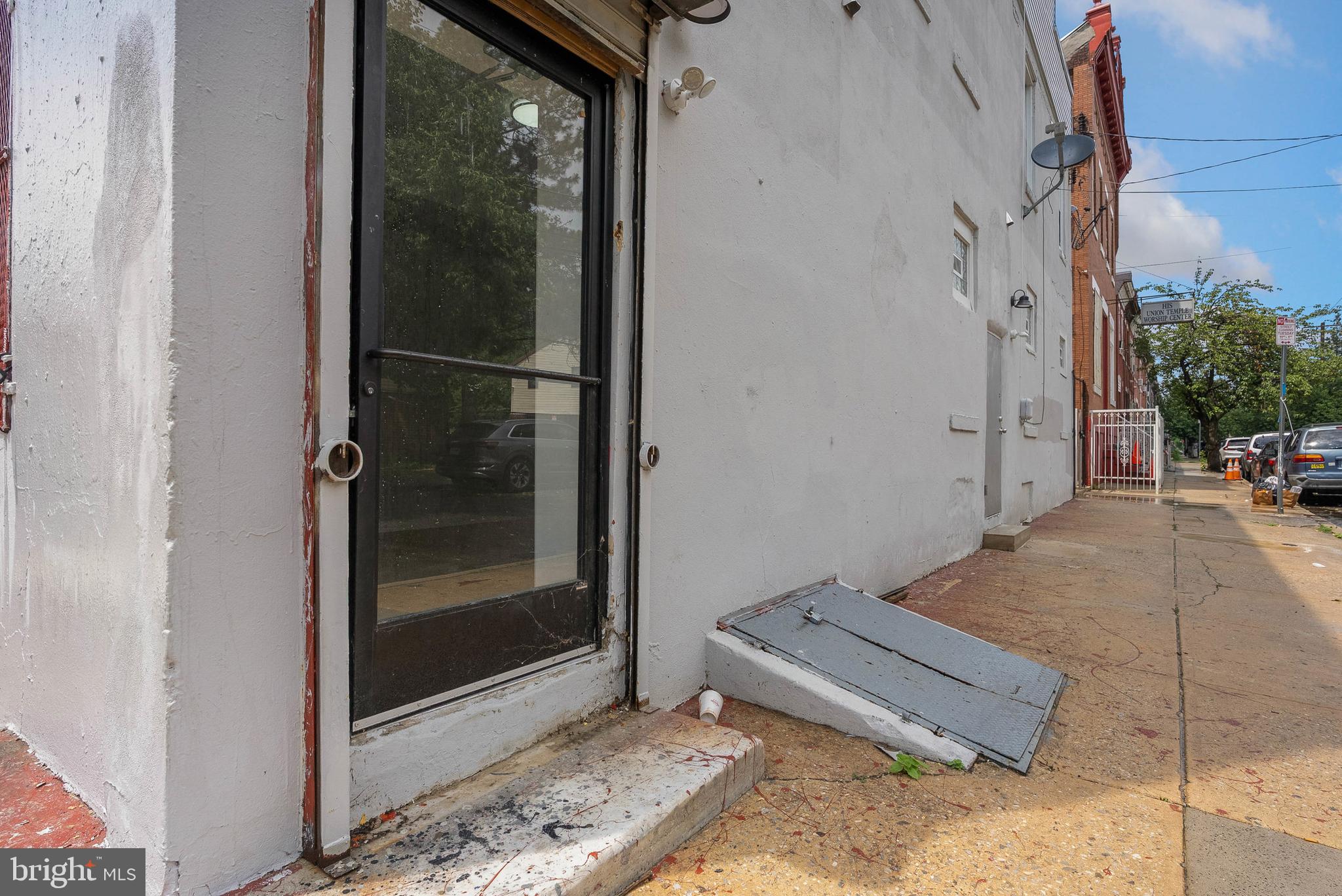 WEST KENSINGTON - Commercial Sale