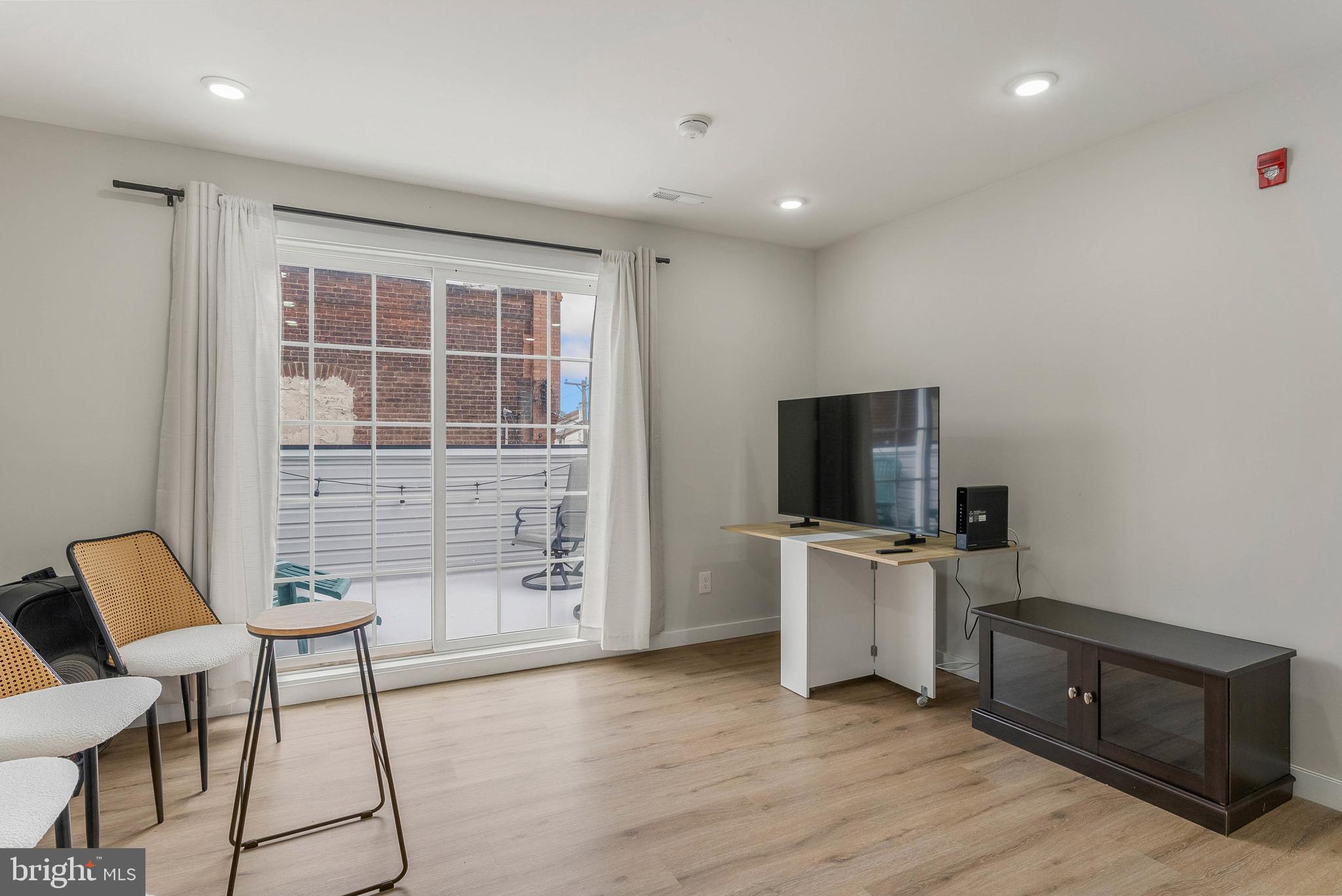 WEST KENSINGTON - Commercial Sale