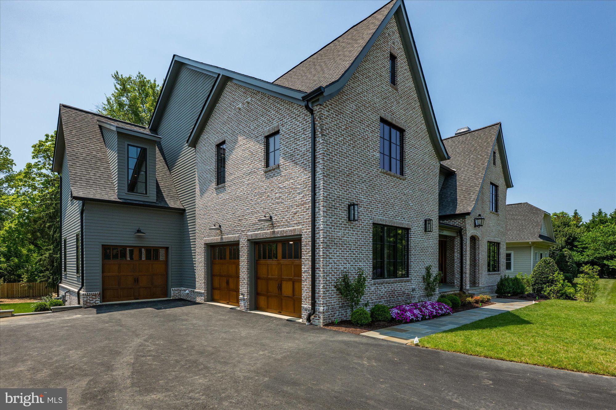 SALONA VILLAGE - Residential