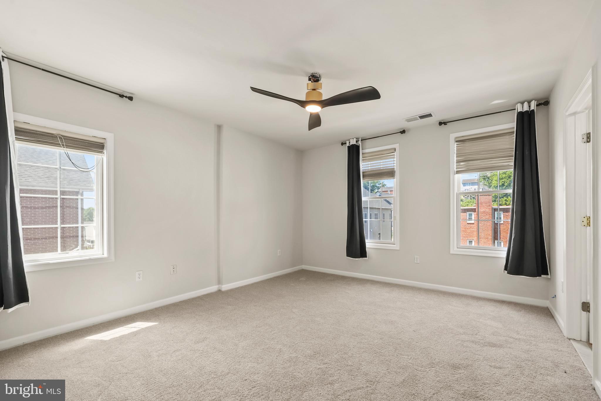 ASHLAWN RIDGE - Residential