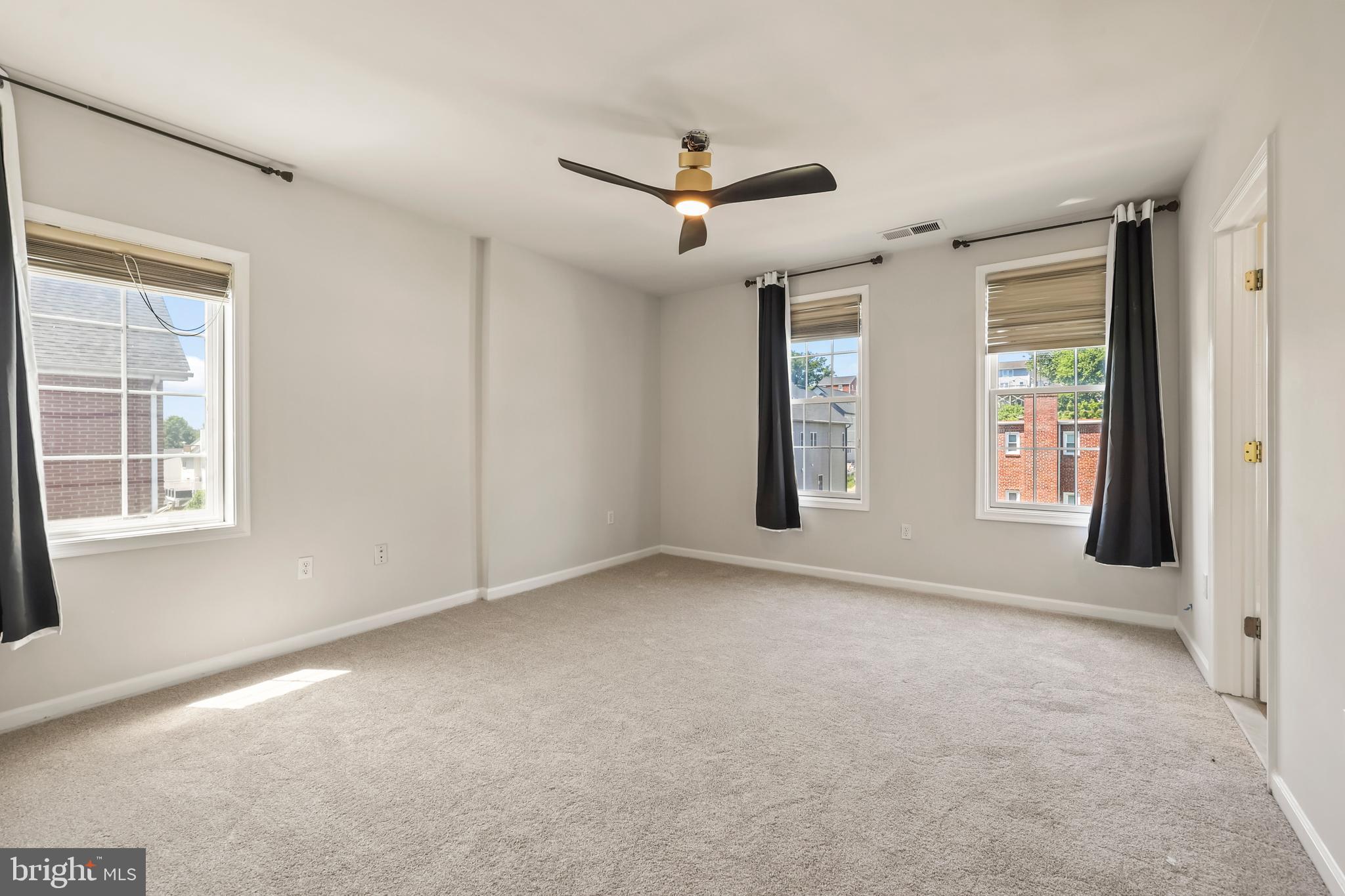 ASHLAWN RIDGE - Residential