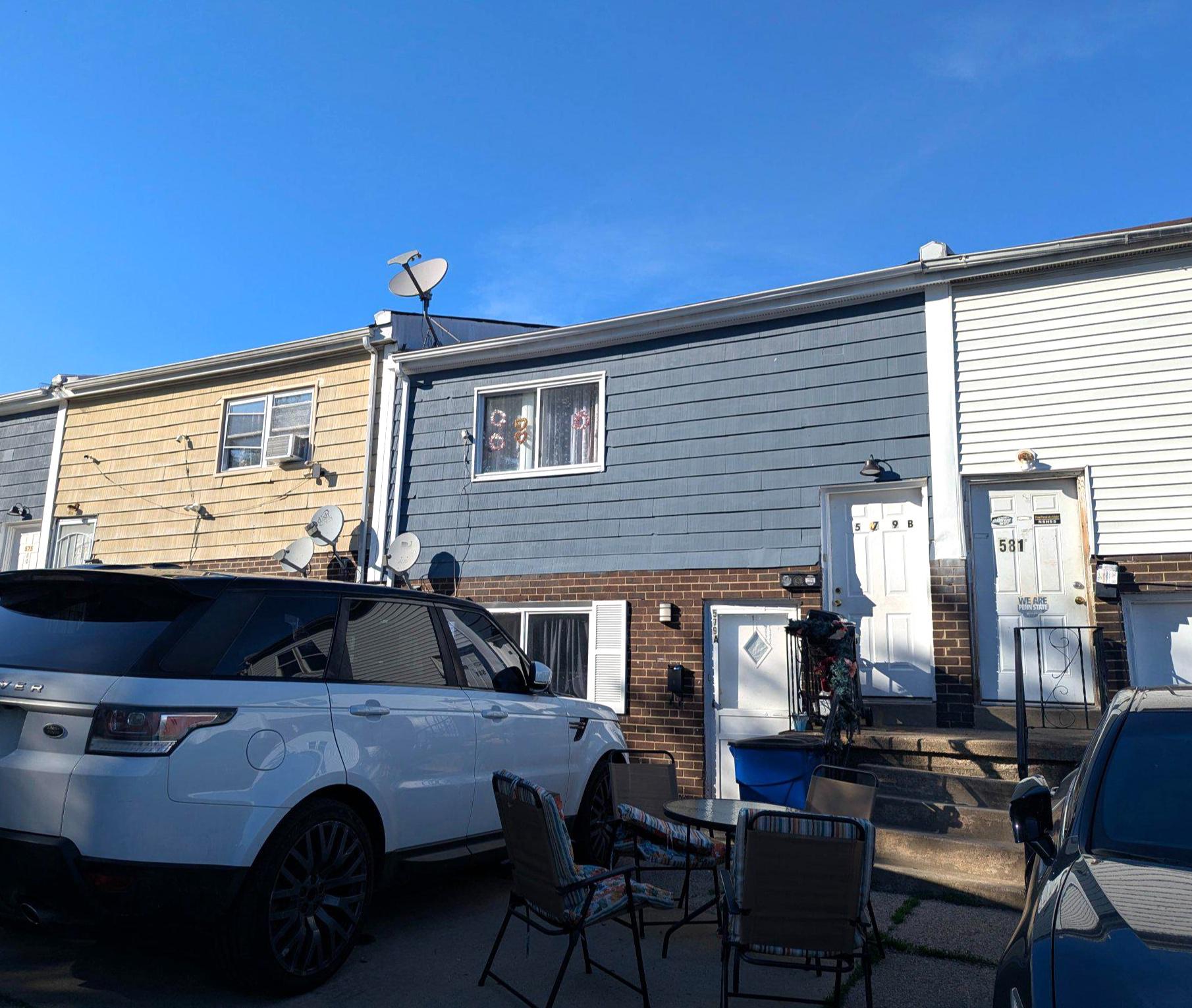 Savvy Investors! This Duplex makes an ideal addition to any investment portfolio. Both units are in excellent condition with great tenants. Features main floor laundry, driveway and on street parking. Strictly As-Is. Don't miss out on this exceptional opportunity to secure a valuable asset!