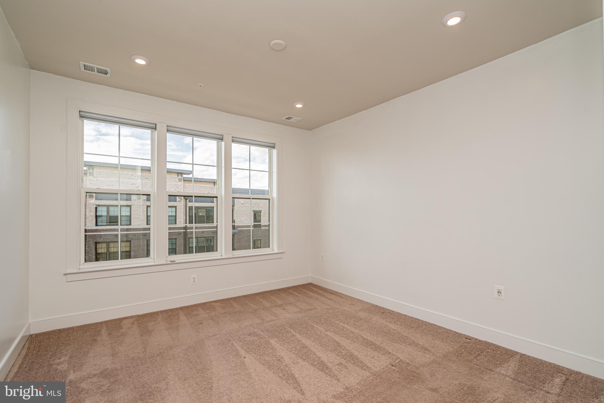 METROPARK AT ARROWBROOK - Residential