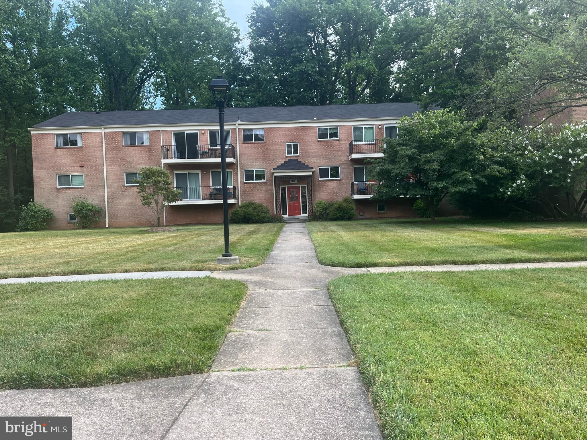 Great new listing! Top floor one bedroom with balcony. Bright and spacious. Nice courtyard setting across from community center.  Award winning Bethesda community just steps to the Grosvenor Metro station on the red line. Also near Garrett Park with MARC station, restaurant, post office.  Walk, bike or jog in Rock Creek Park. Near NIH and Walter Reed Bethesda Medical, also downtown Bethesda. Walk to the Strathmore Music and Art centers with summer music on the lawn. Short Metro ride into Bethesda or the city. Convenient access to the beltway and I-270. This home has been immaculately maintained.  Recently updated thermal windows, HVAC unit, and bathroom. Community amenities include pools, tennis courts, ball field, picnic area with grills, playground, sitting gardens and more.