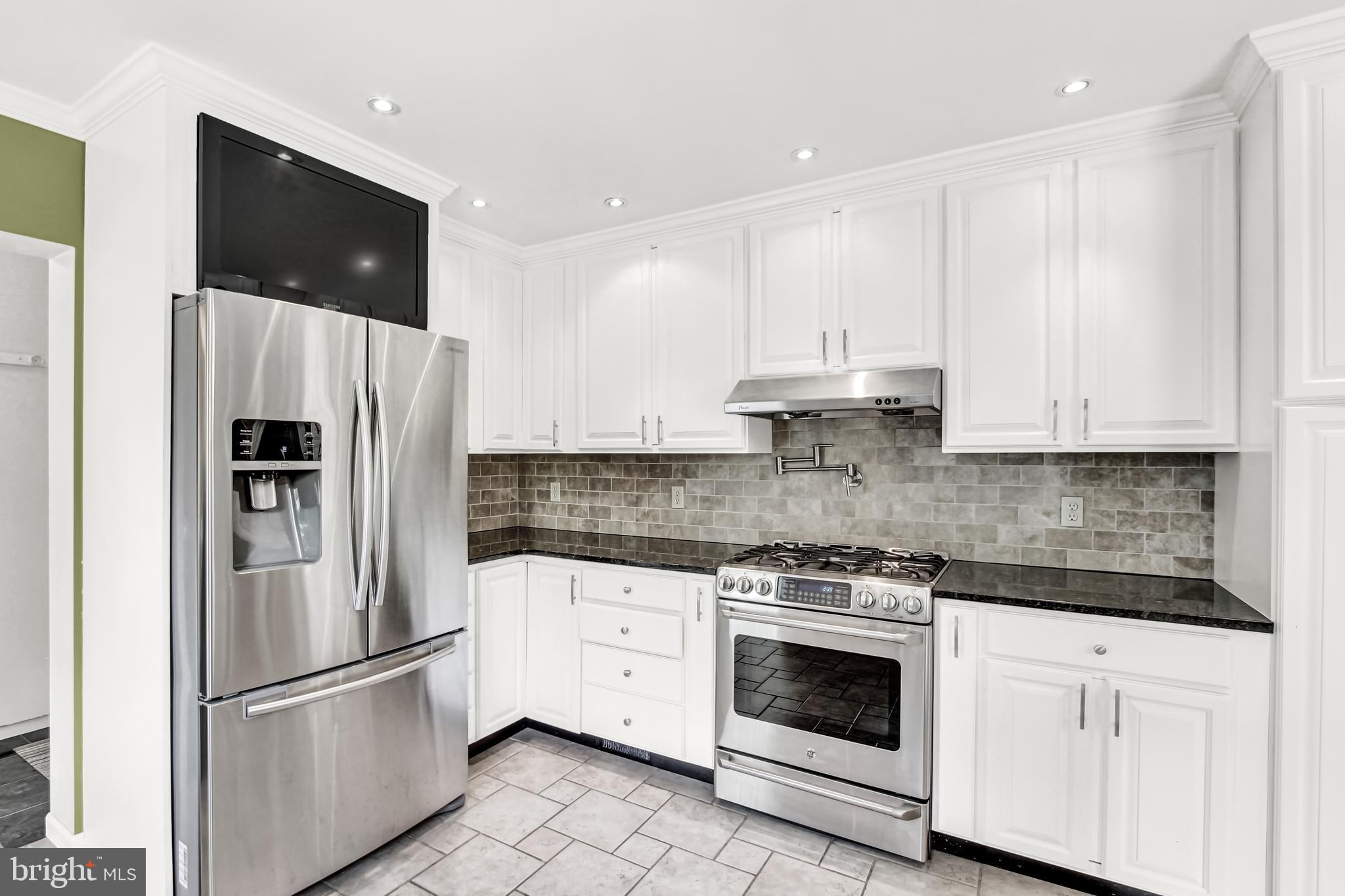 SCHOOL LANE HILLS - Residential