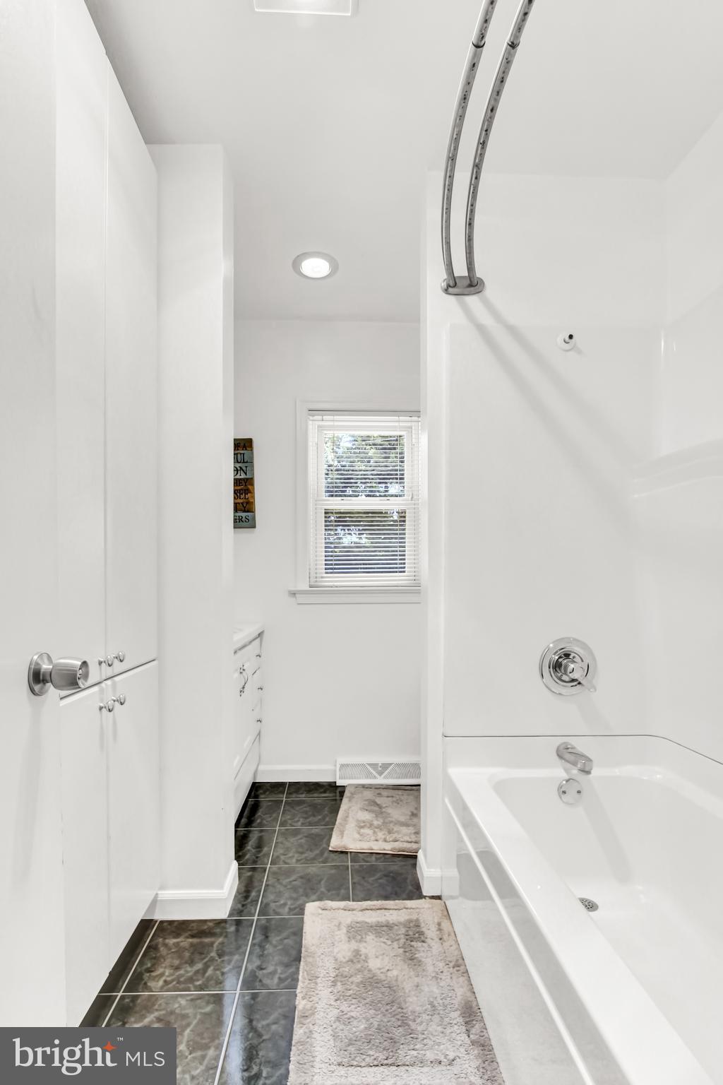 SCHOOL LANE HILLS - Residential