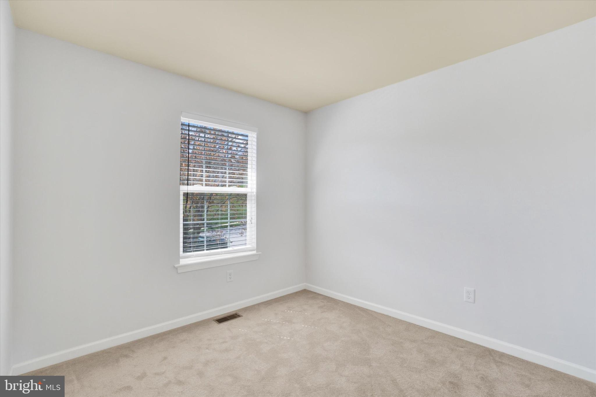 HUNT CLUB CONDOS - Residential