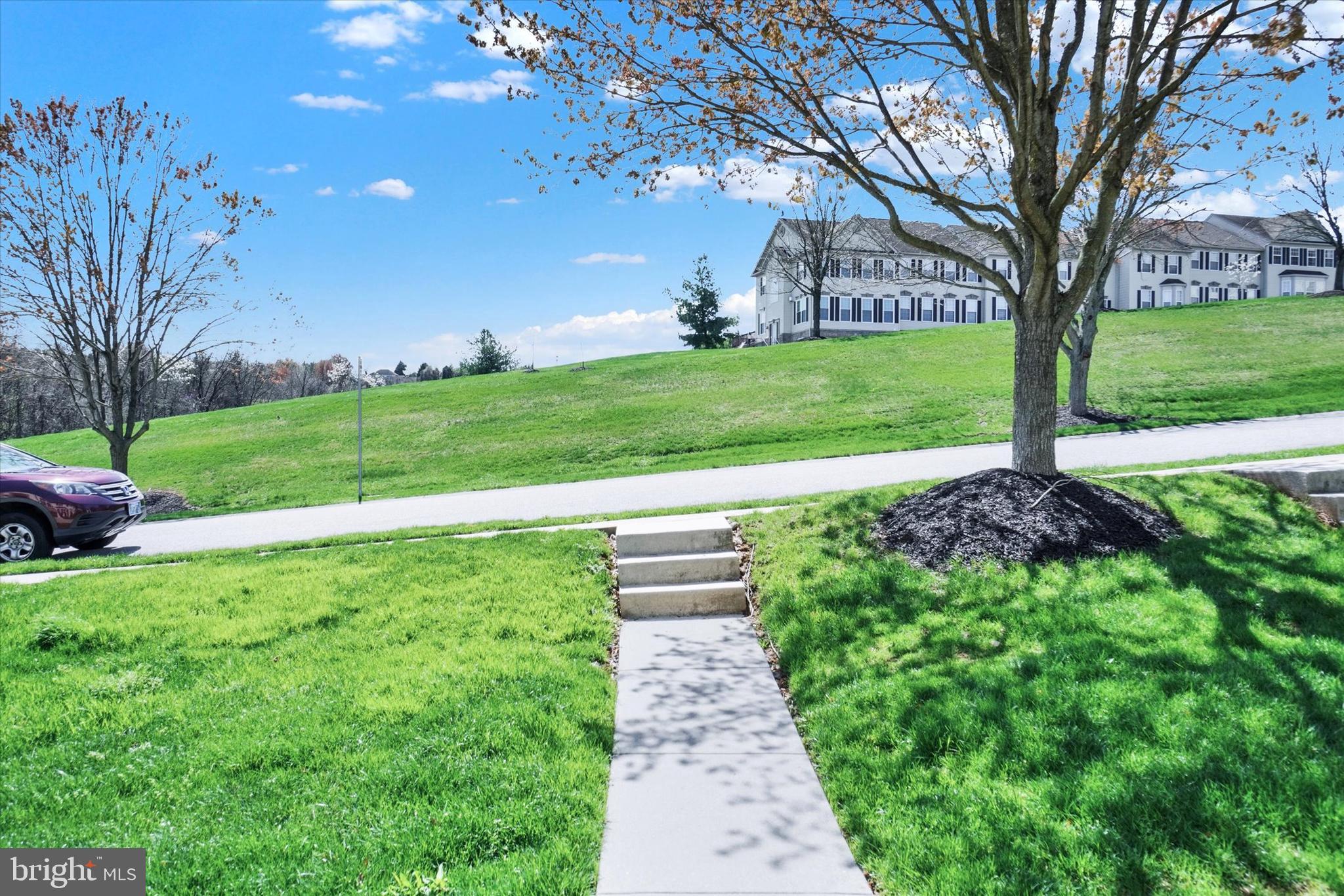 HUNT CLUB CONDOS - Residential