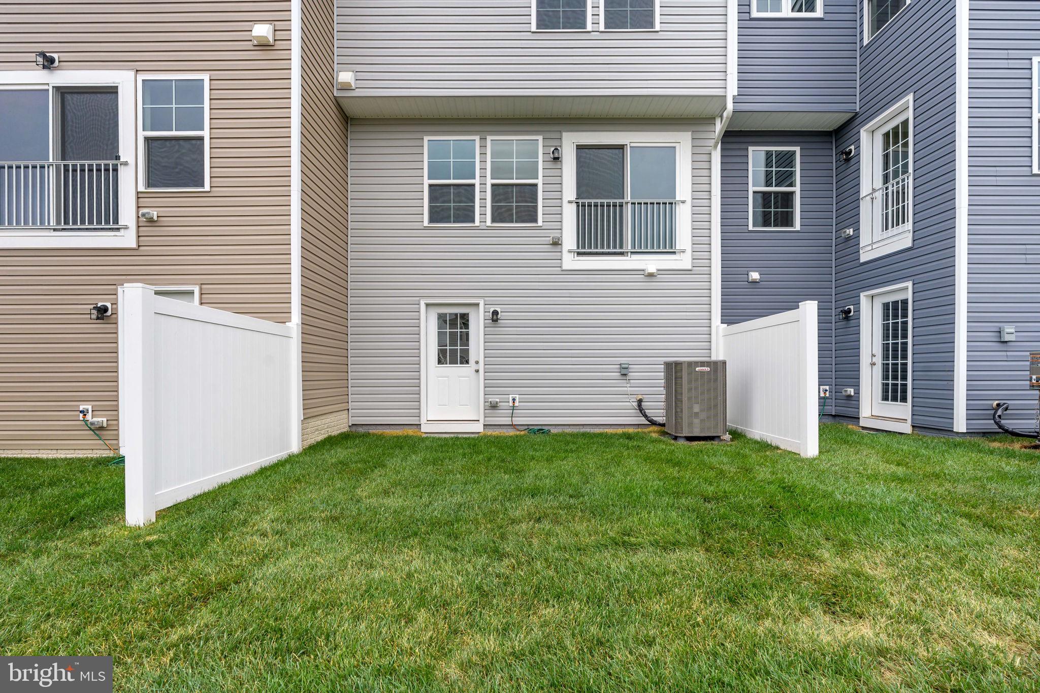 OVERLOOK AT RIVERSIDE TOWNHOMES - Residential
