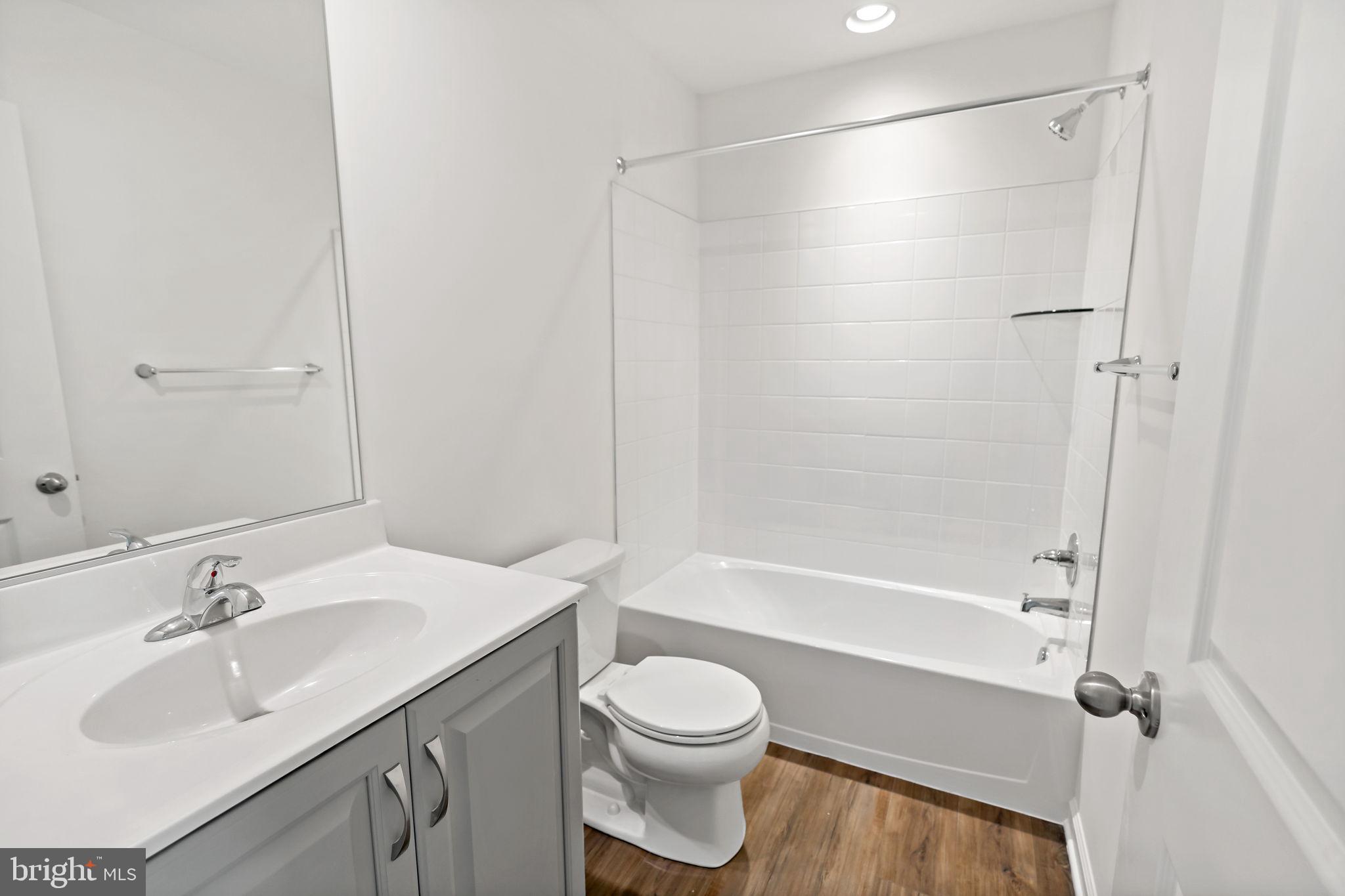 OVERLOOK AT RIVERSIDE TOWNHOMES - Residential