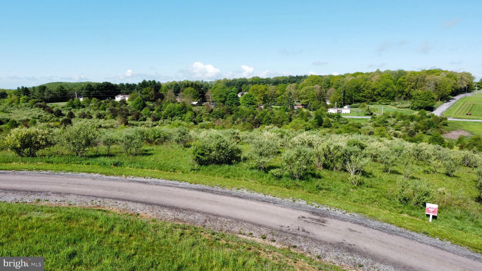 MOSS CREEK - Land