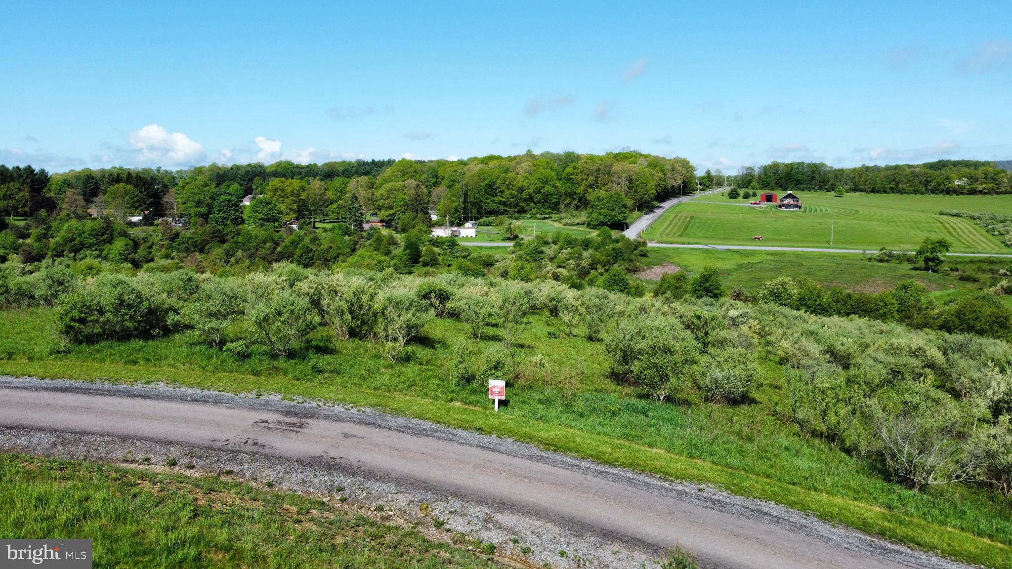 MOSS CREEK - Land