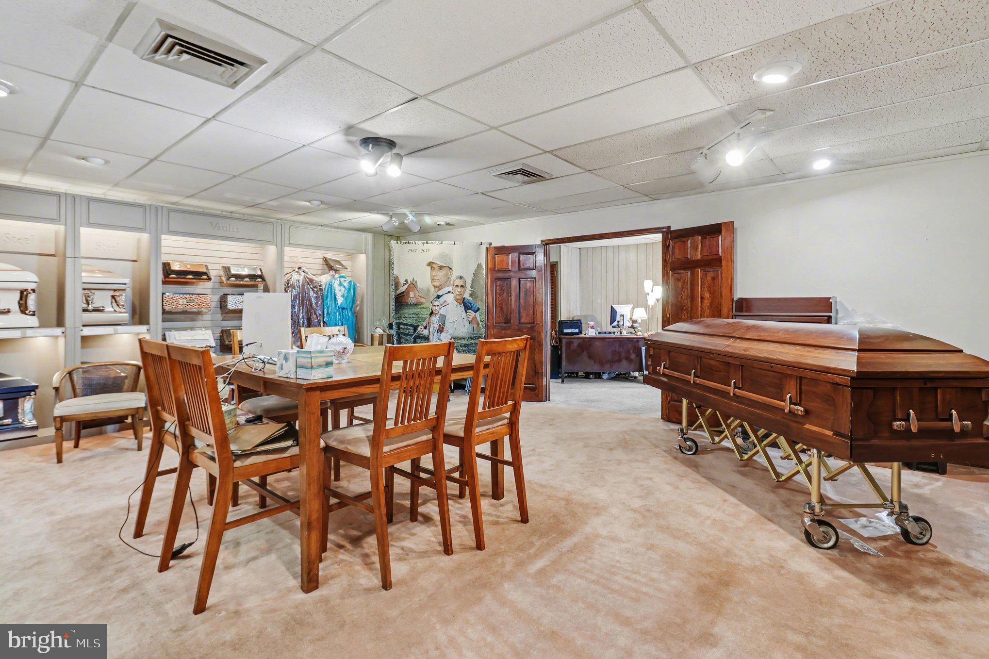 HOLMESBURG - Business Opportunity
