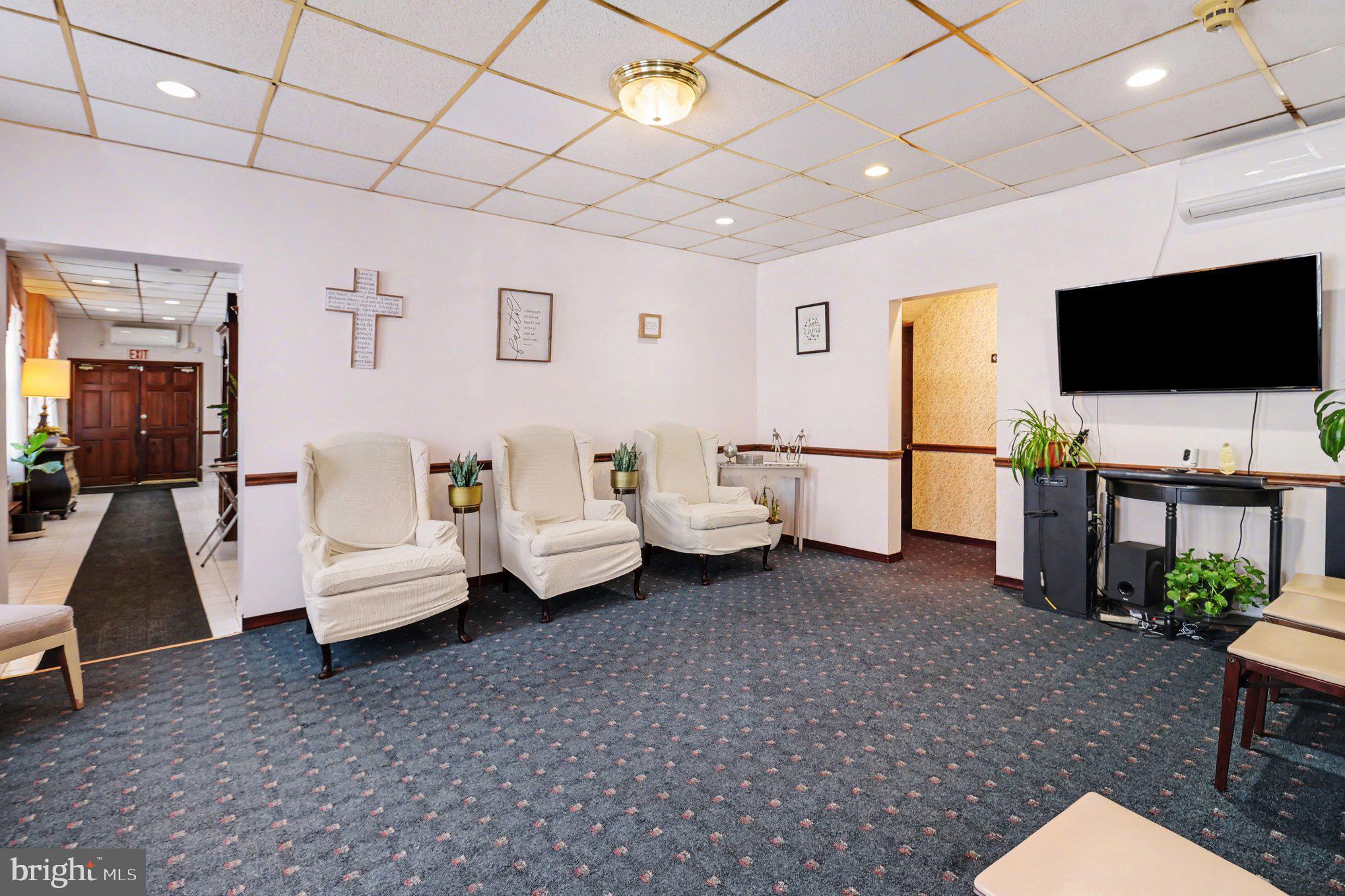 HOLMESBURG - Business Opportunity