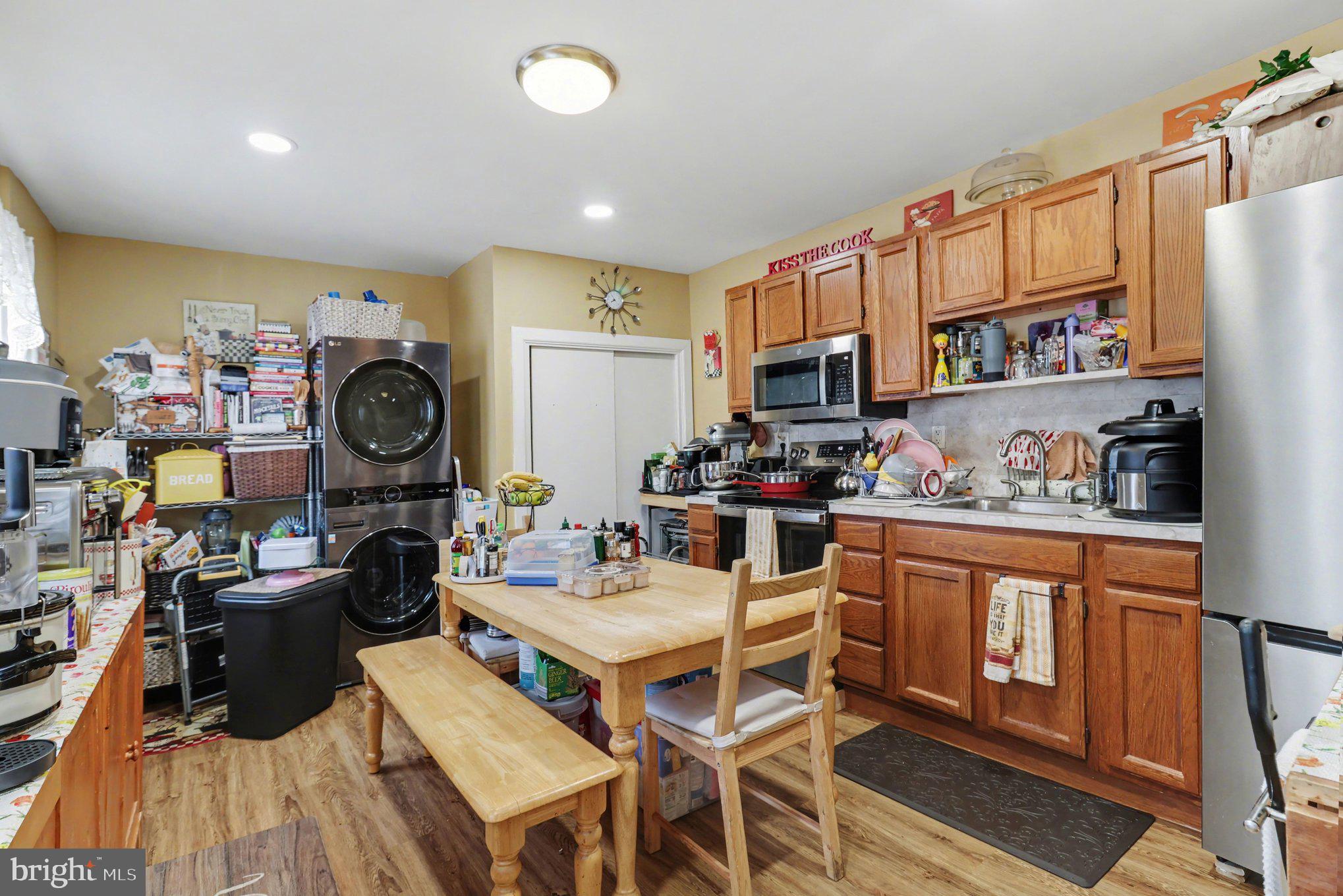 HOLMESBURG - Business Opportunity