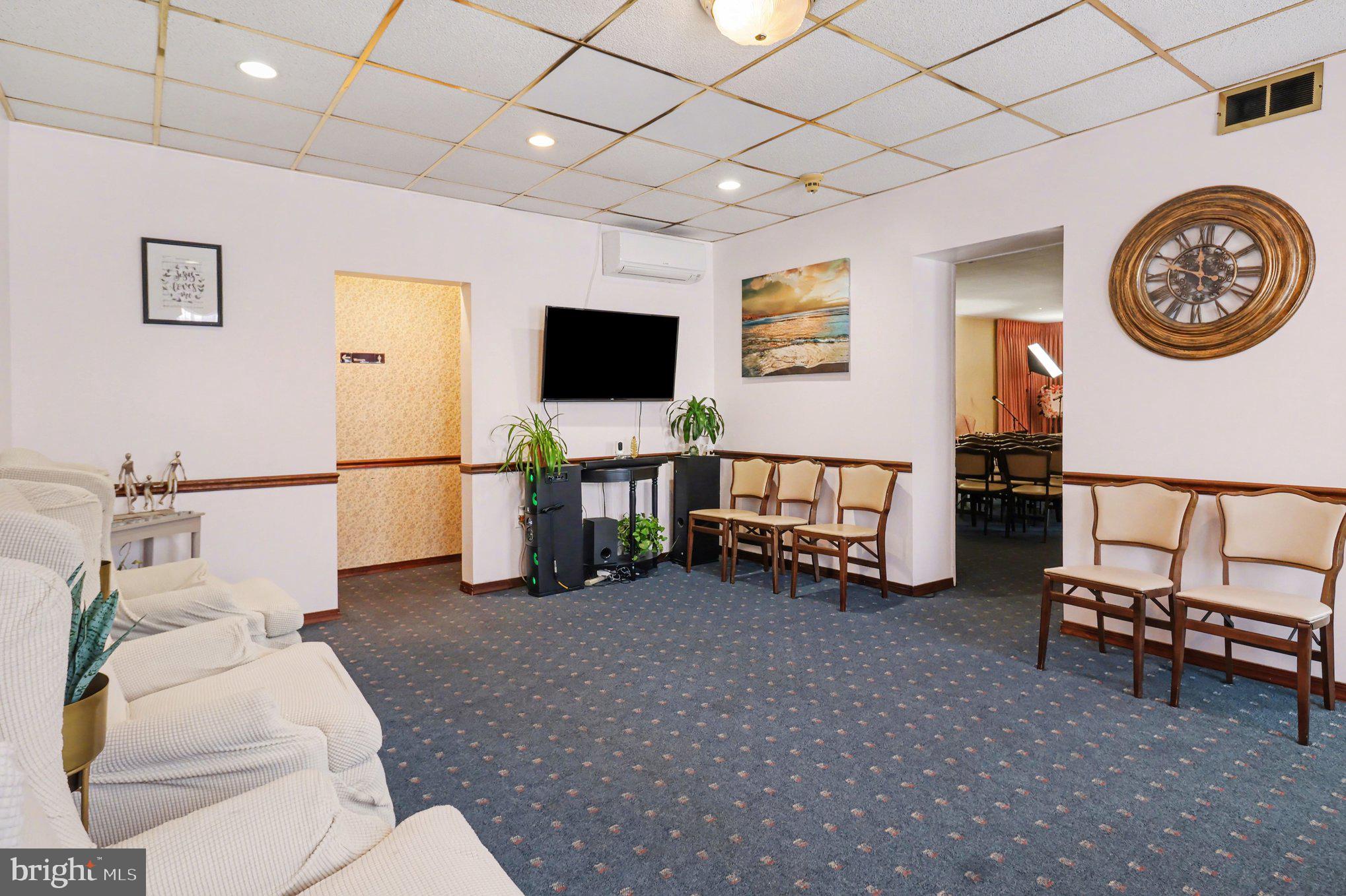 HOLMESBURG - Business Opportunity