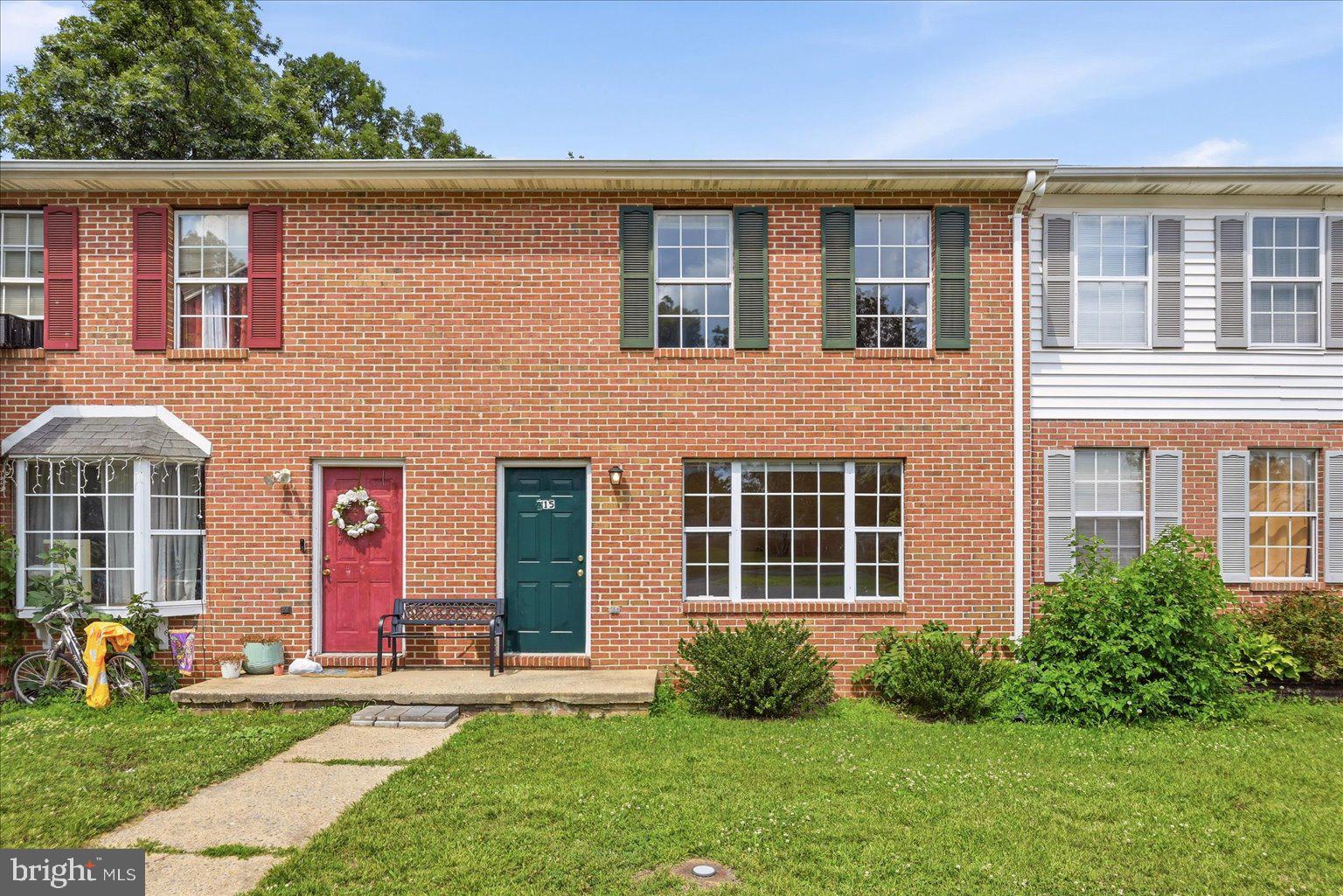 Great location in the heart of Stephen's City and just minute to Rt. 81, major commuting routes.  Light-filled Two-level townhome with hardwoods on two levels, 3 bedrooms and 1.5 baths.  Eat-in kitchen with door to backyard.  Laundry off kitchen.  Storage closet off the back.  Great backyard with ample space.  Great starter or investment property.  Nottoway neighborhood with two assigned parking spaces.