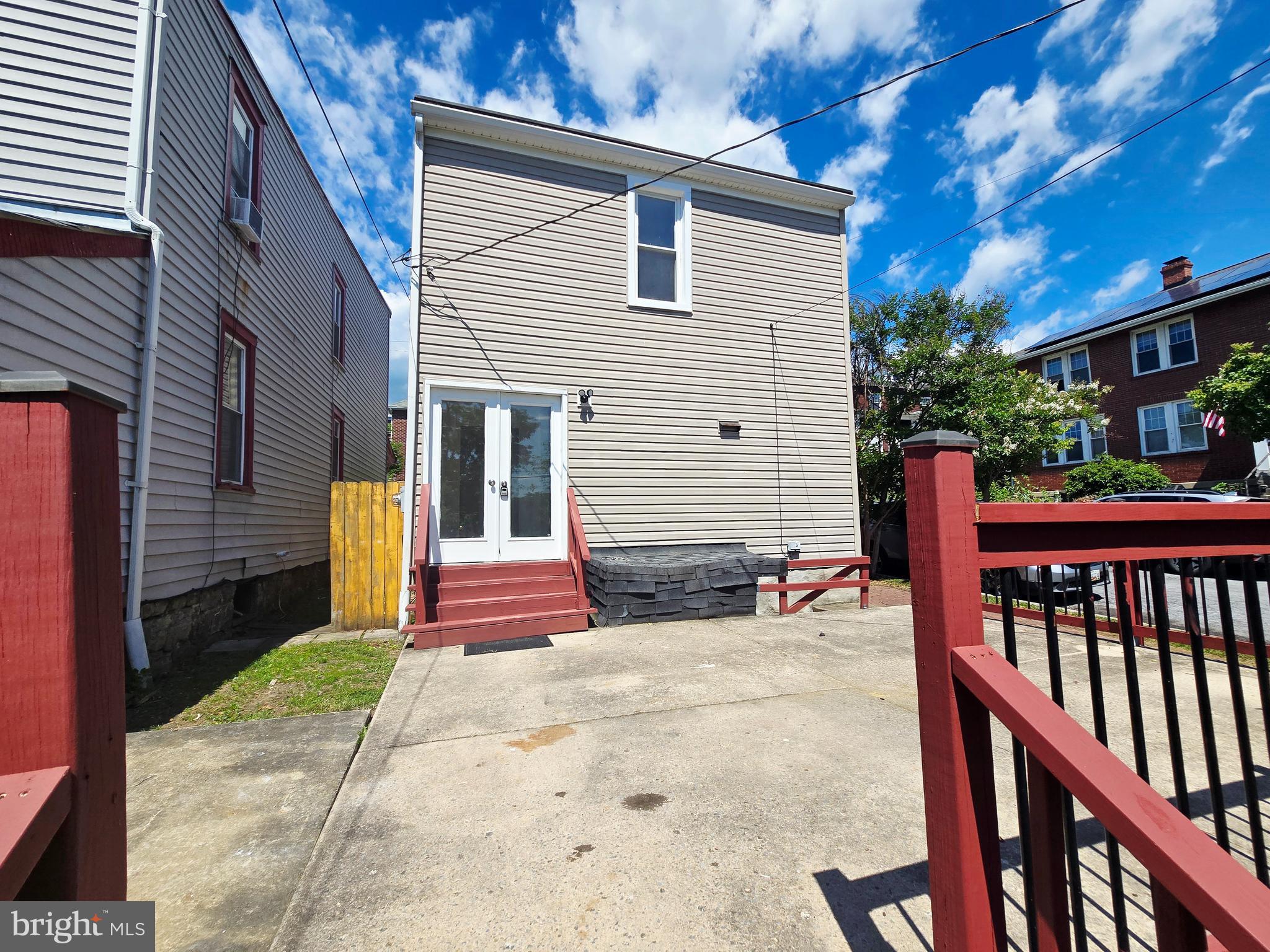 WEST SIDE - Residential