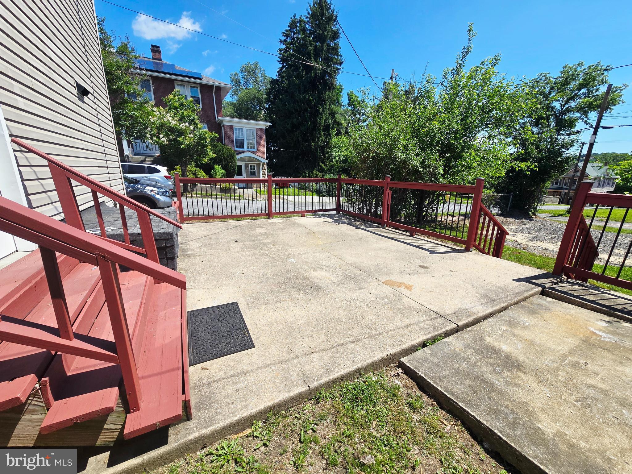 WEST SIDE - Residential