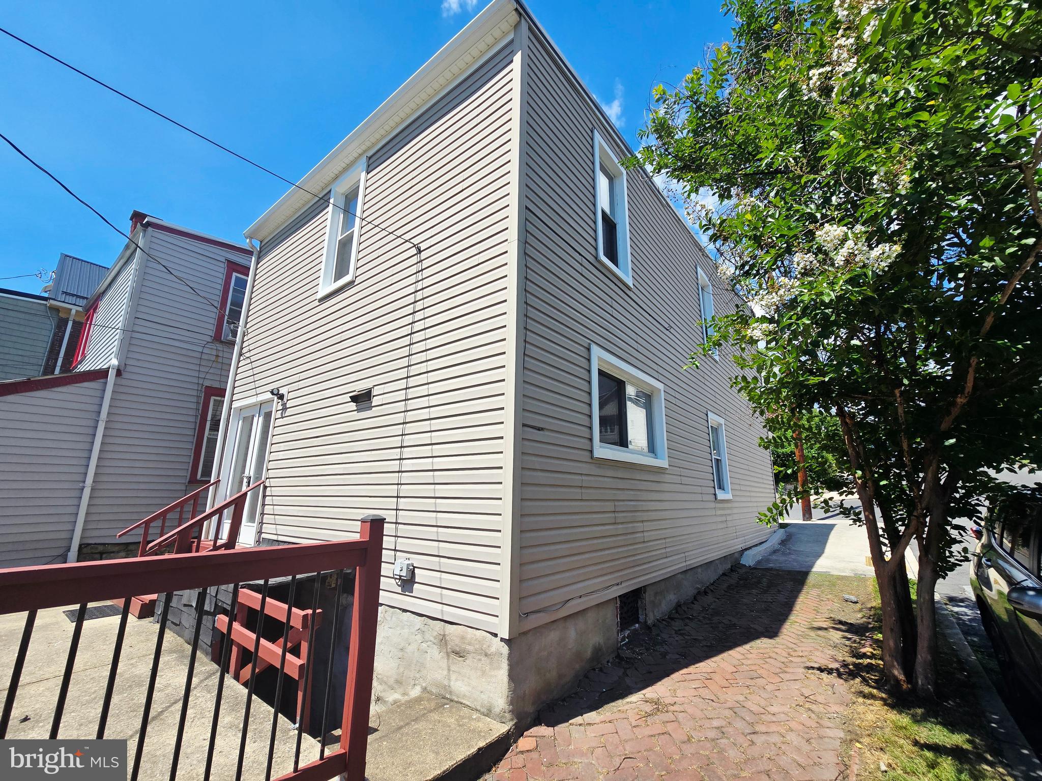 WEST SIDE - Residential