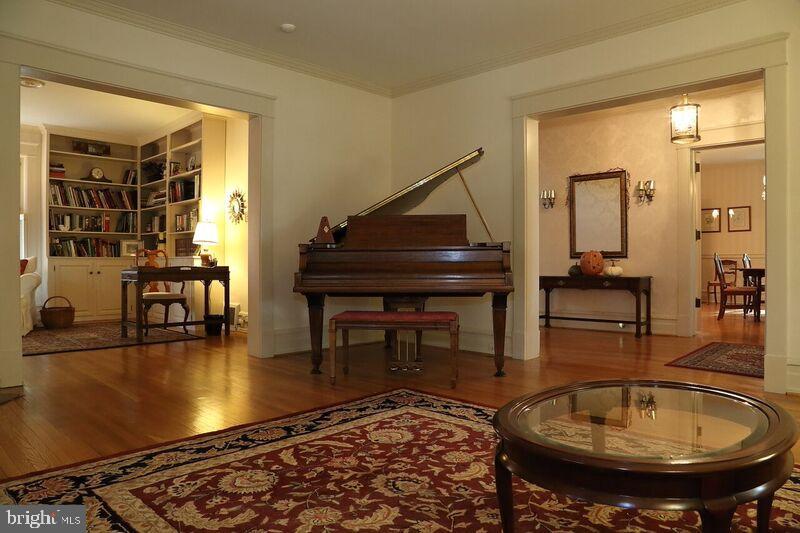 SCHOOL LANE HILLS - Residential